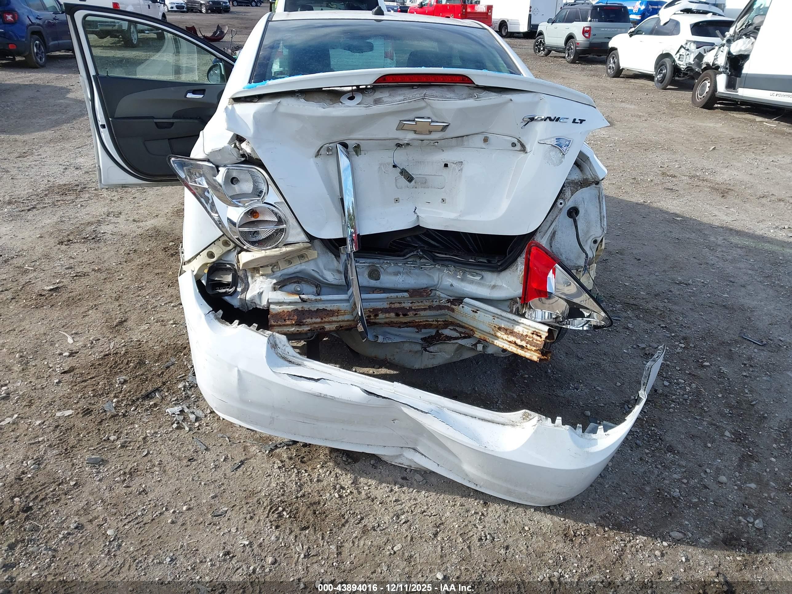 CHEVROLET SONIC image 6