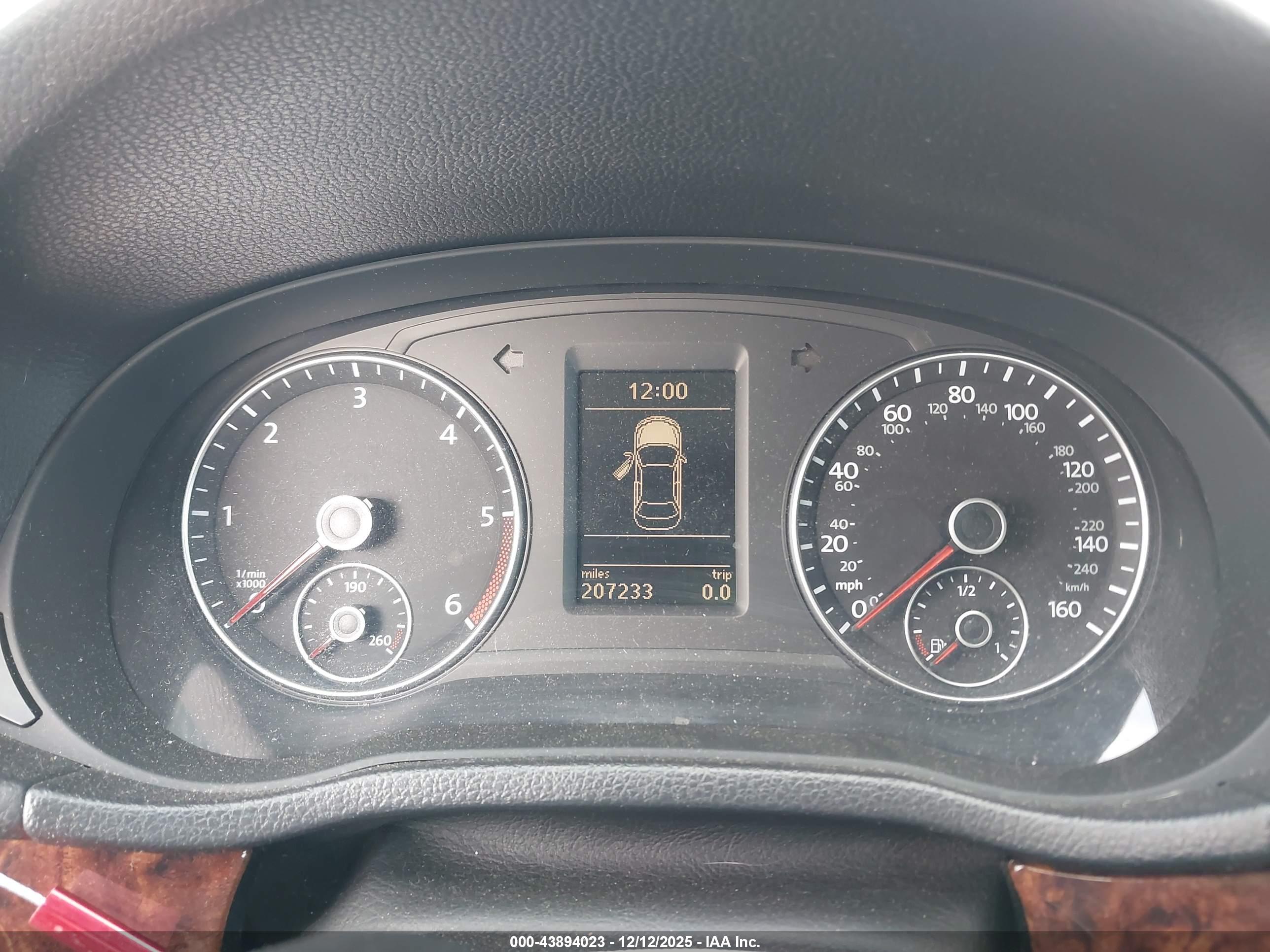 VOLKSWAGEN PASSAT image 7