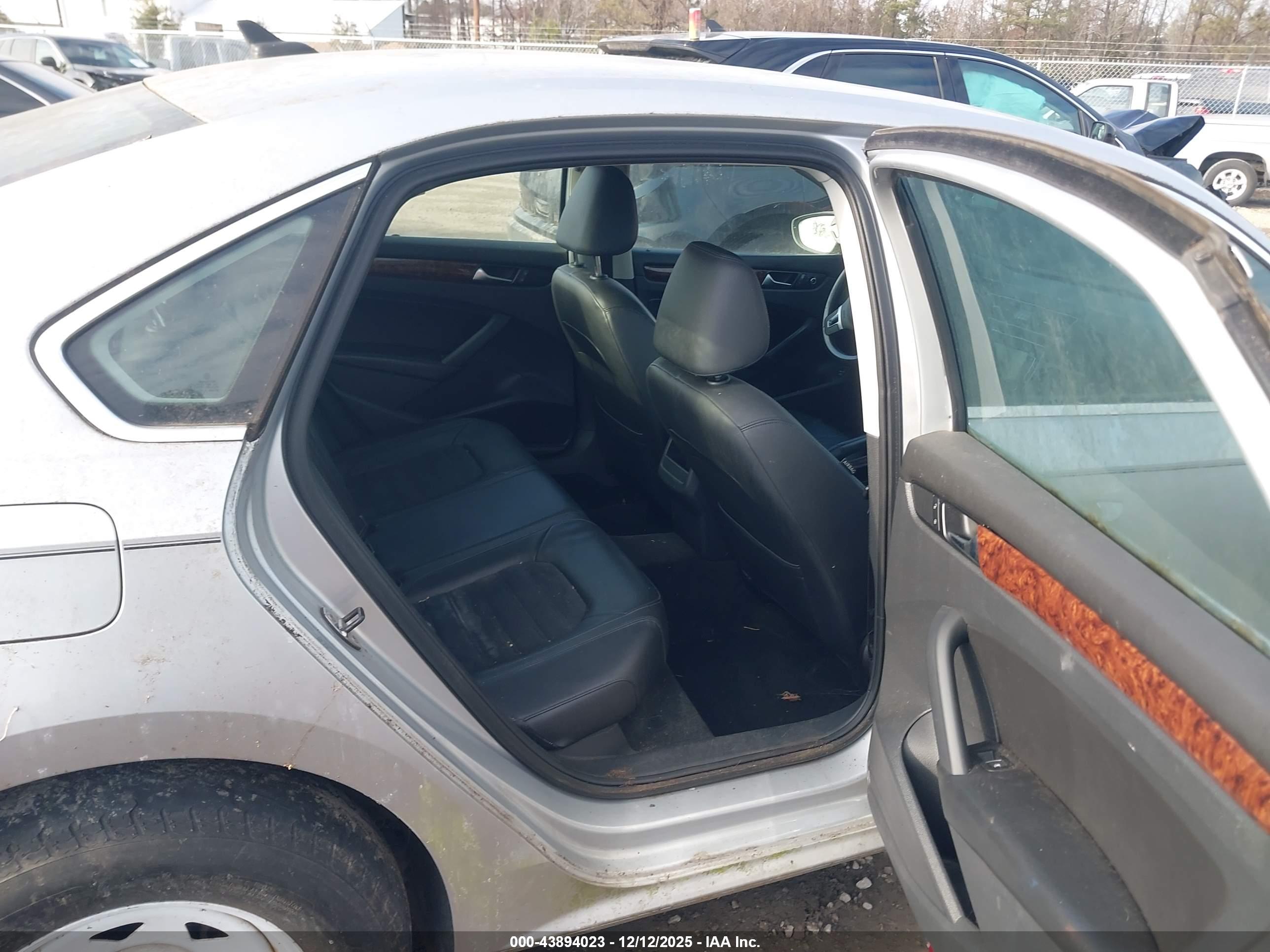 VOLKSWAGEN PASSAT image 8