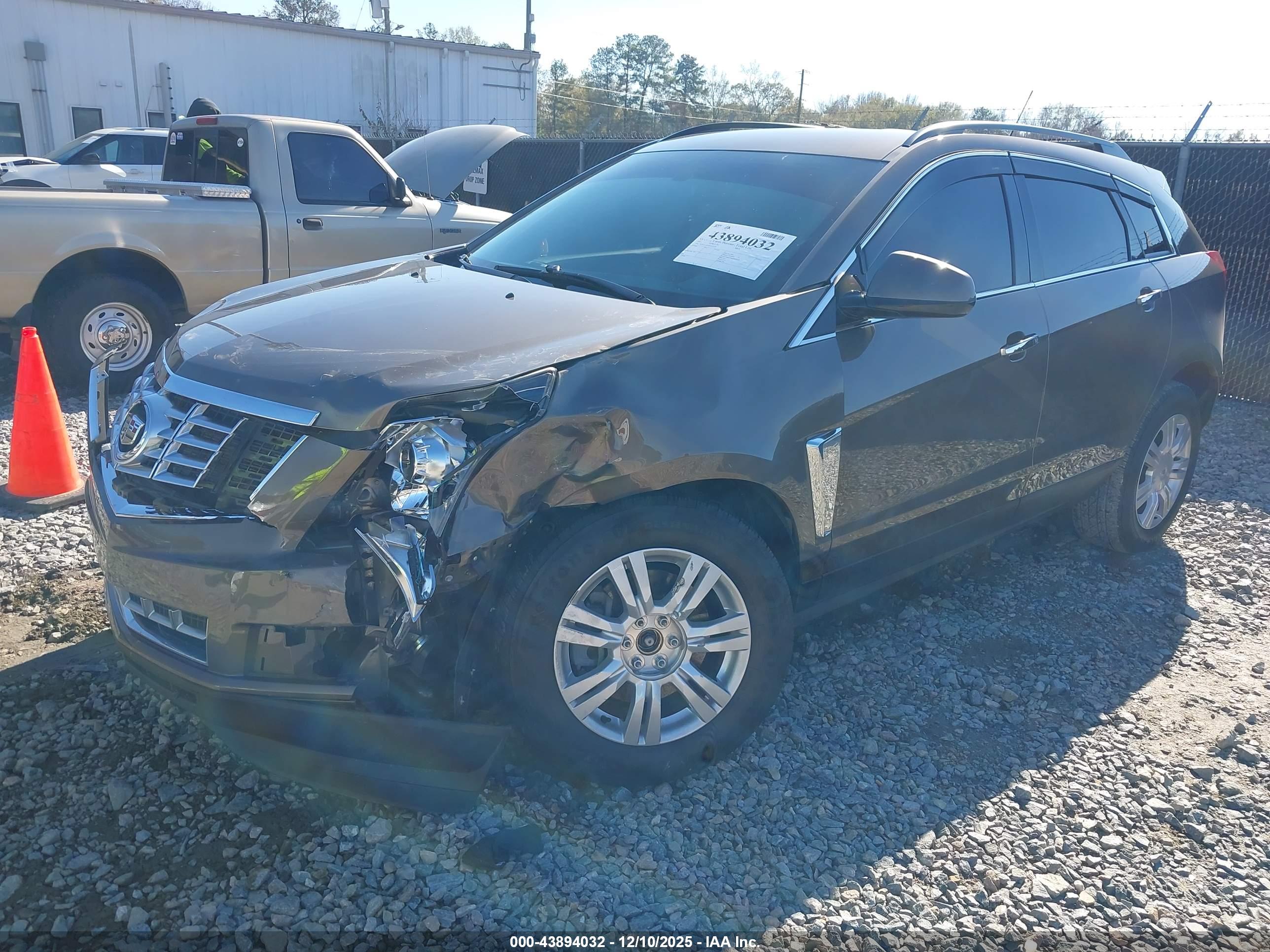 CADILLAC SRX image 2