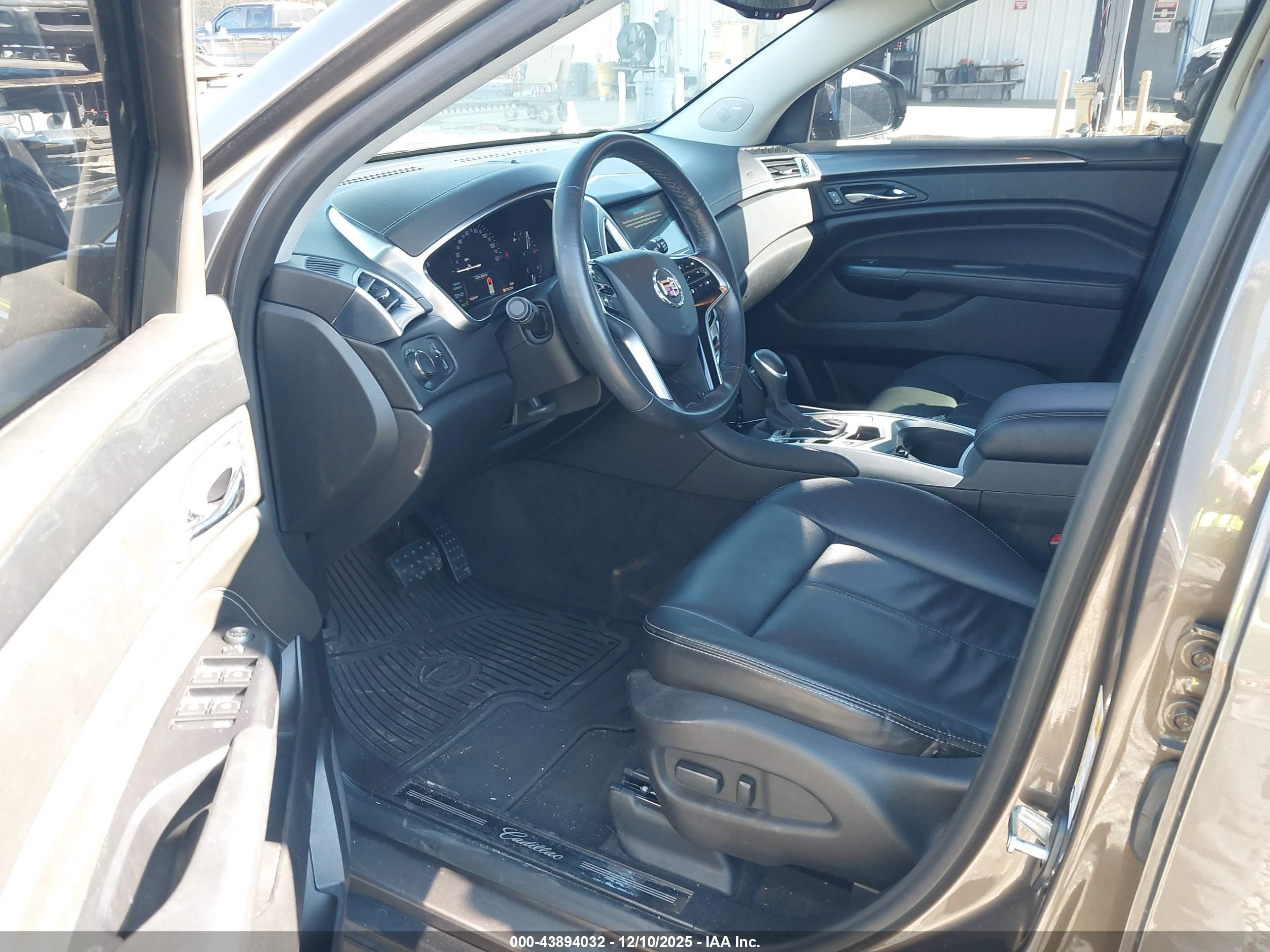 CADILLAC SRX image 5