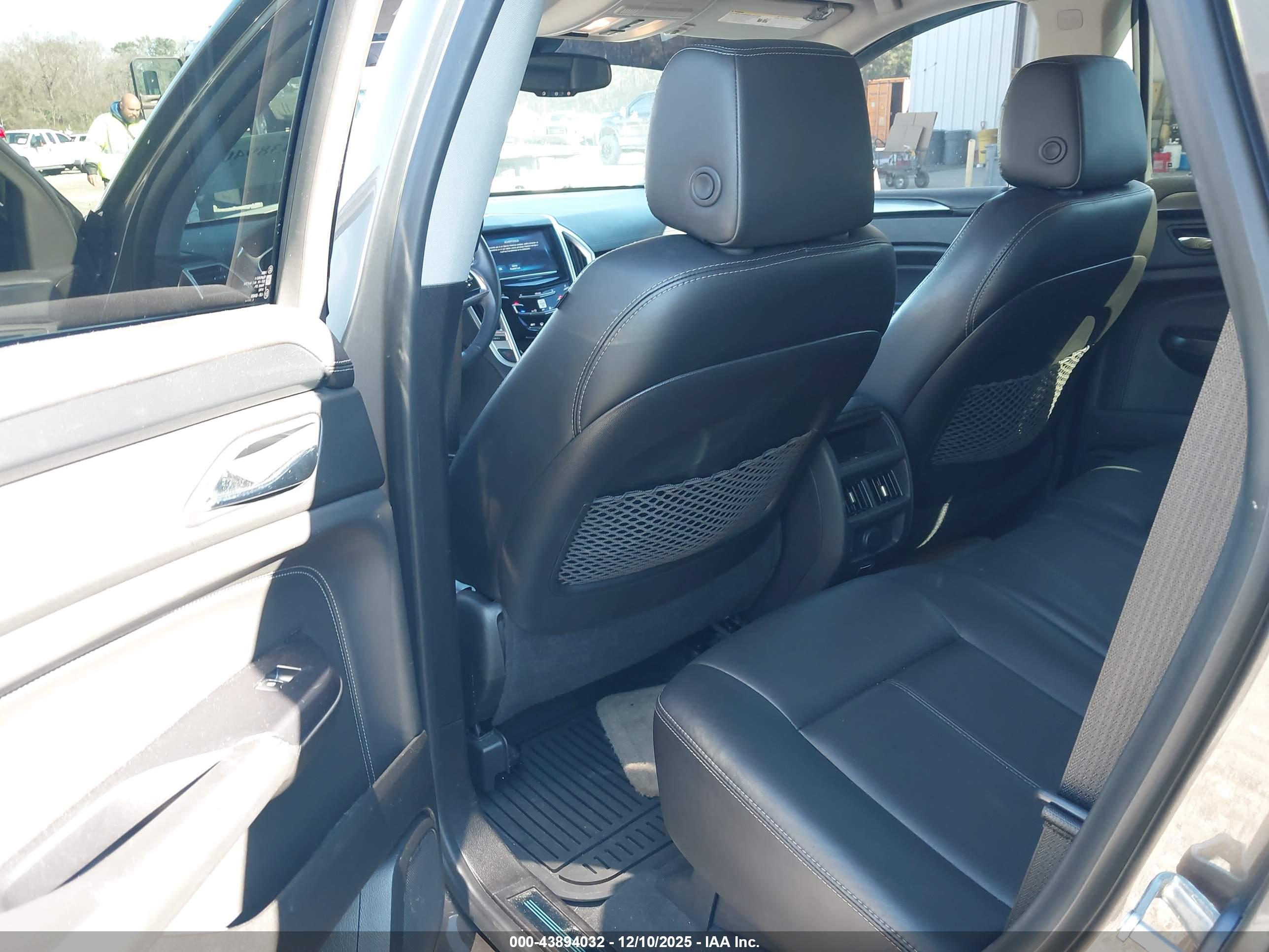 CADILLAC SRX image 8