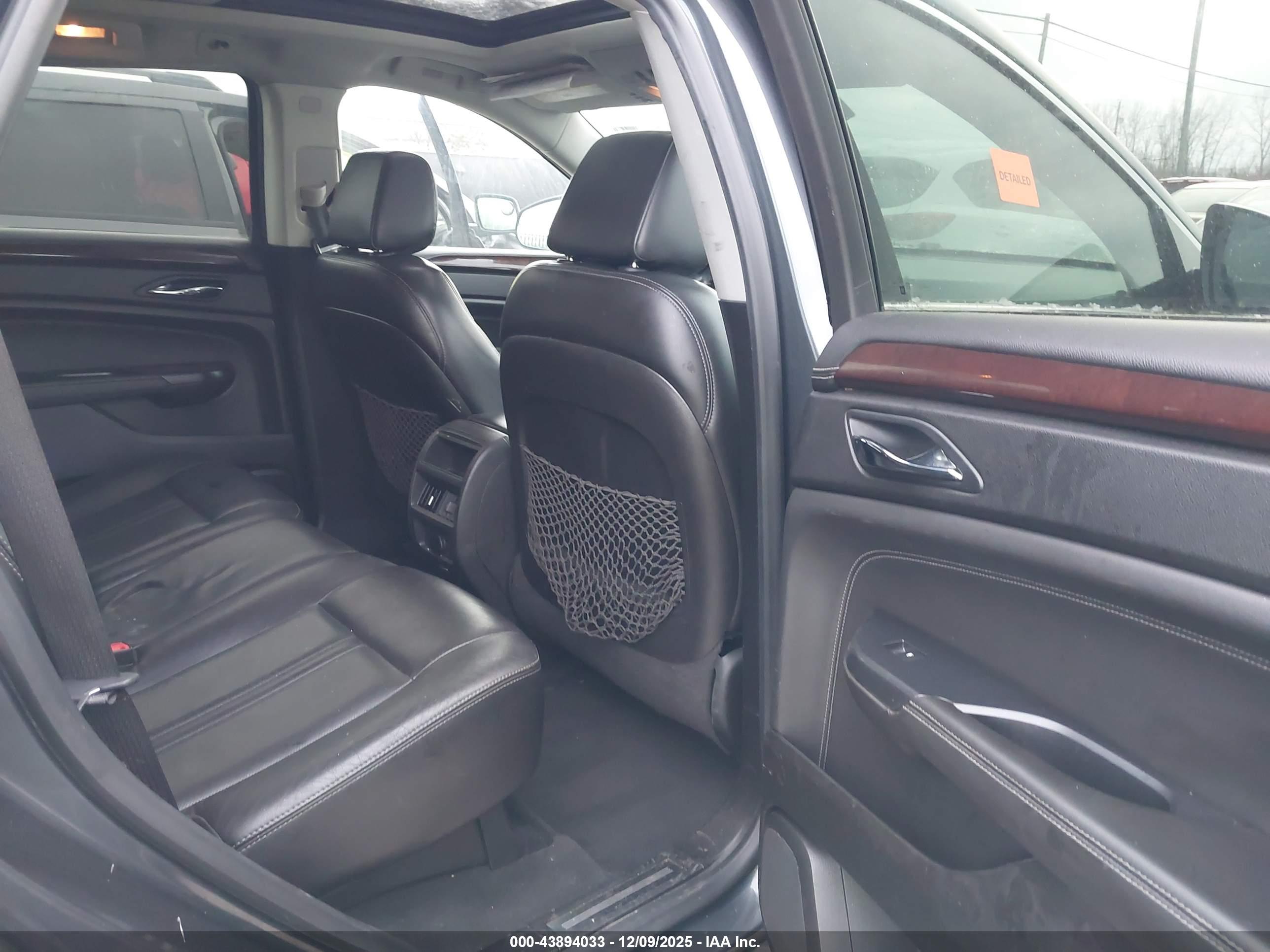 CADILLAC SRX image 8