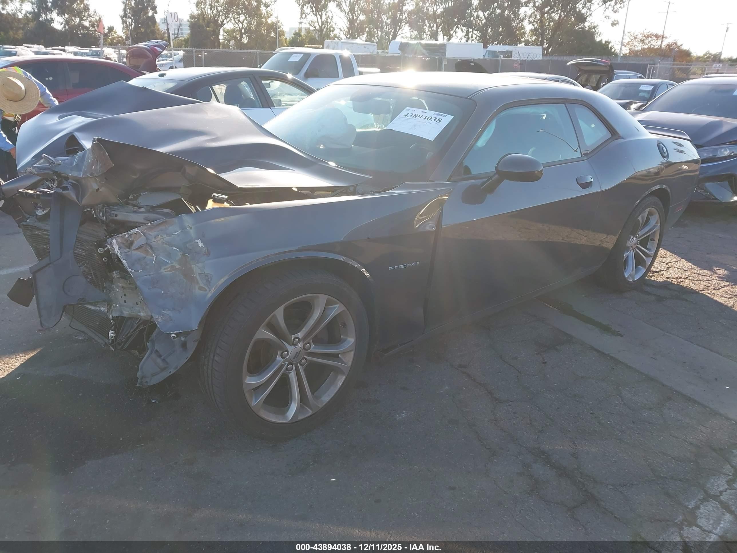 DODGE CHALLENGER image 2