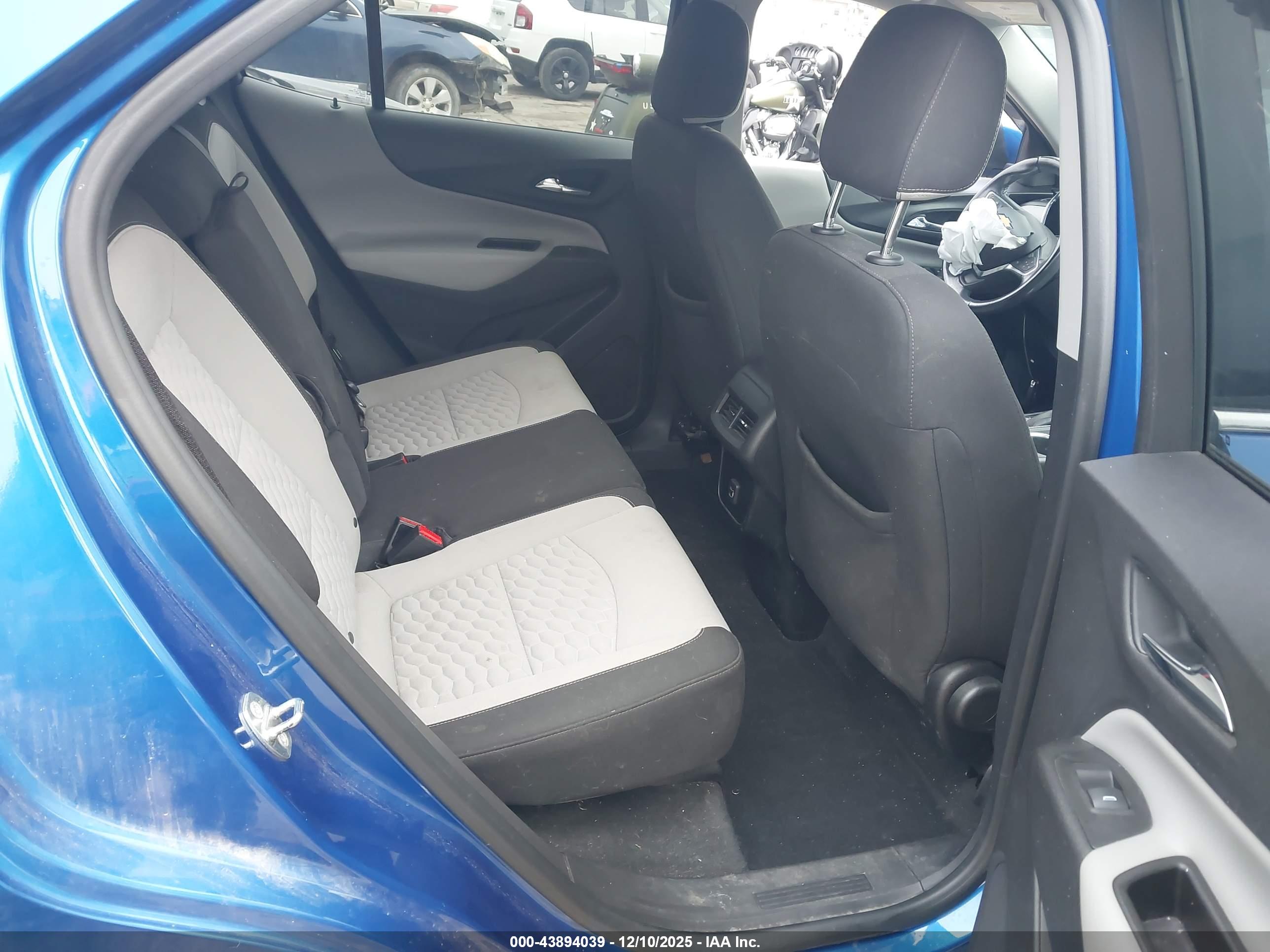 CHEVROLET EQUINOX image 8
