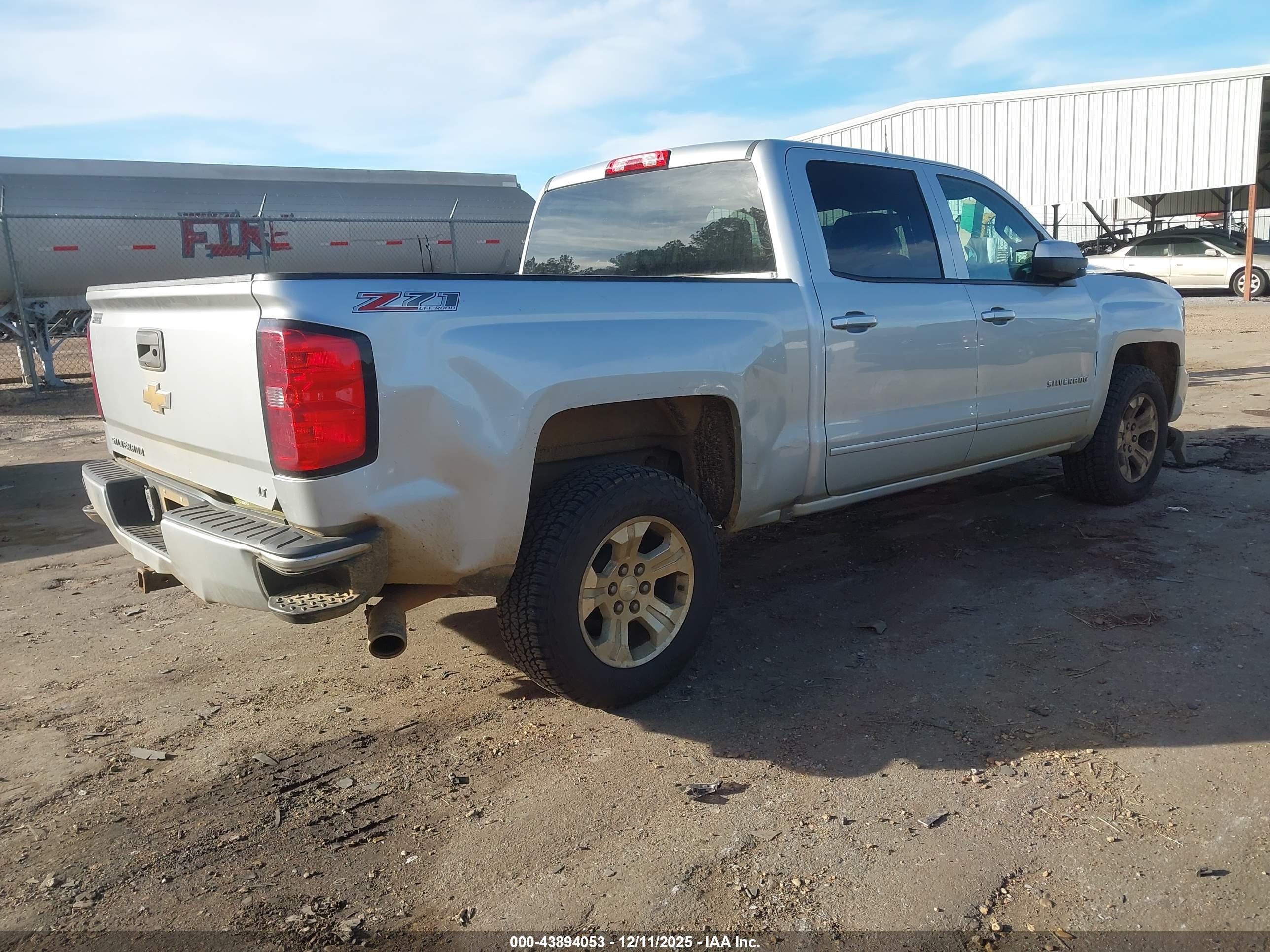 CHEVROLET SILVERADO image 4