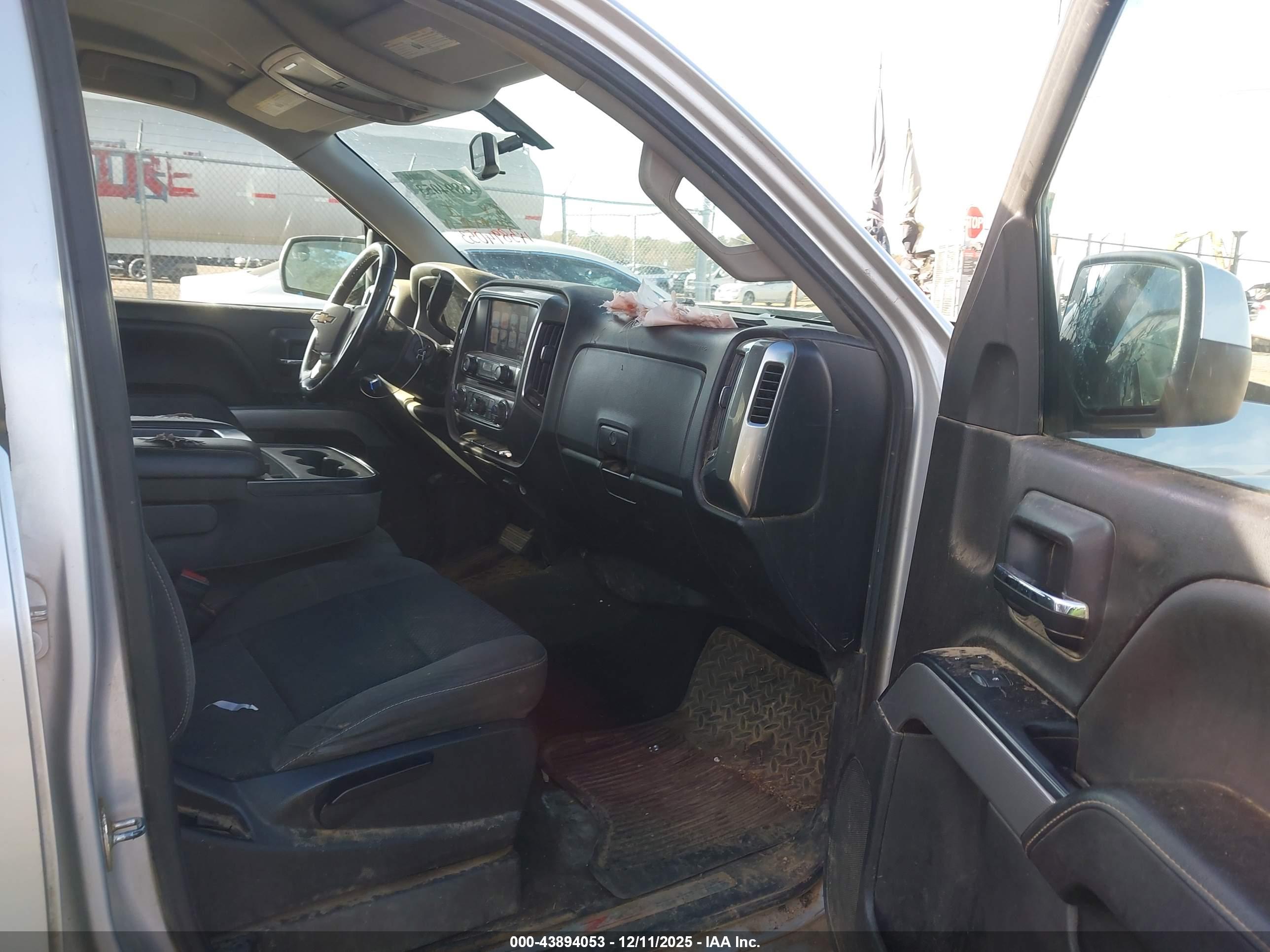 CHEVROLET SILVERADO image 5