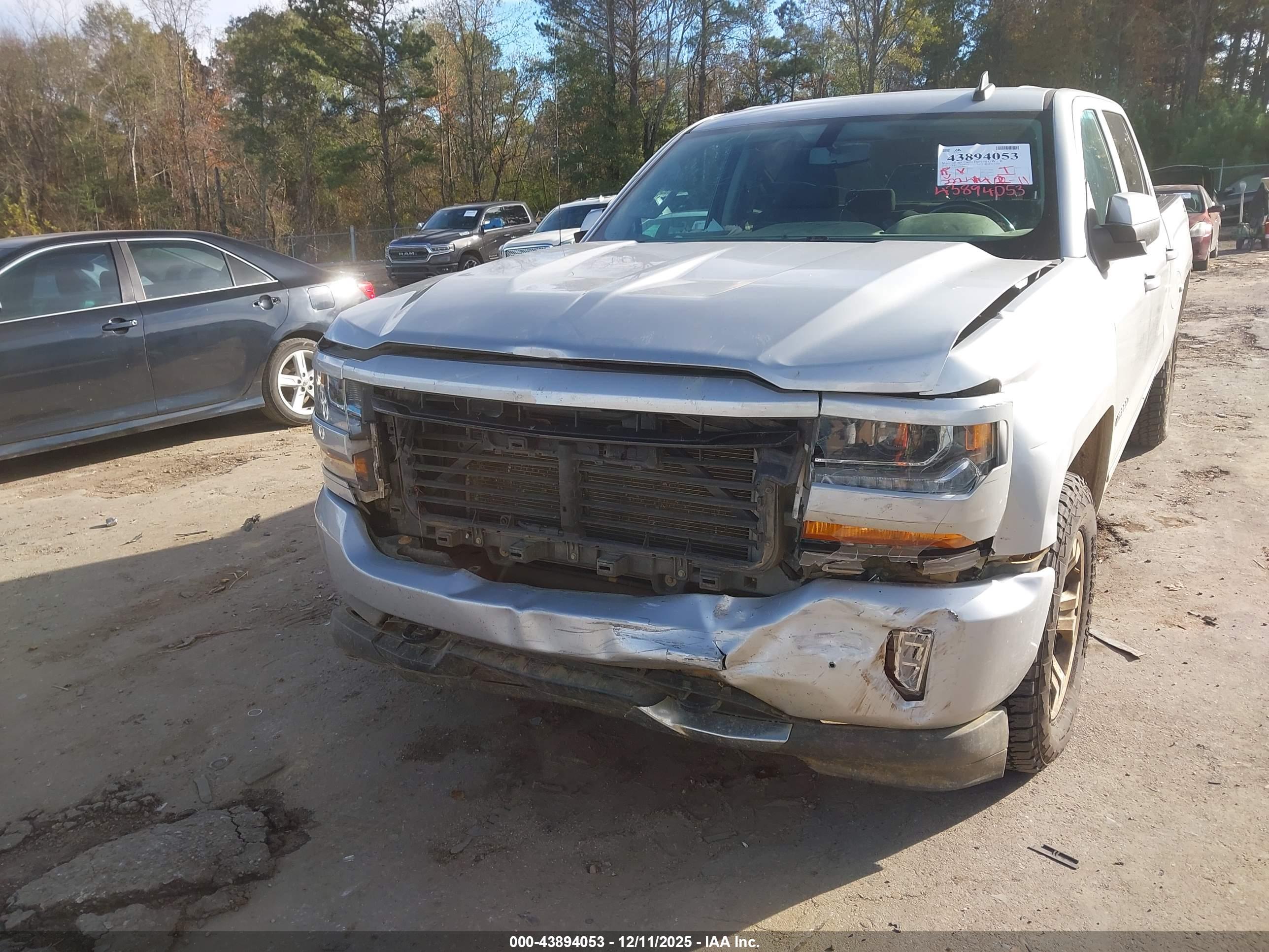 CHEVROLET SILVERADO image 6
