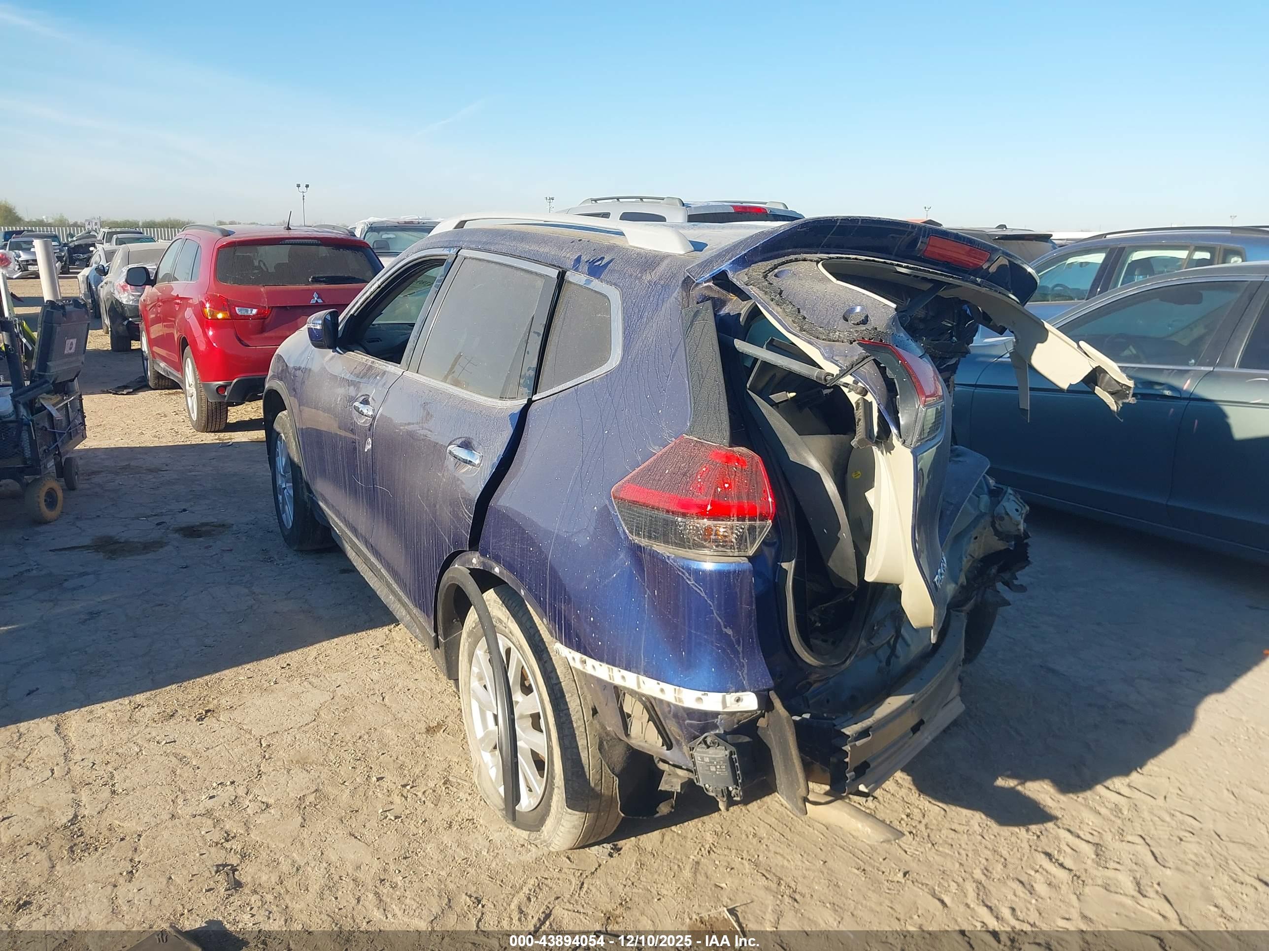 NISSAN ROGUE image 3