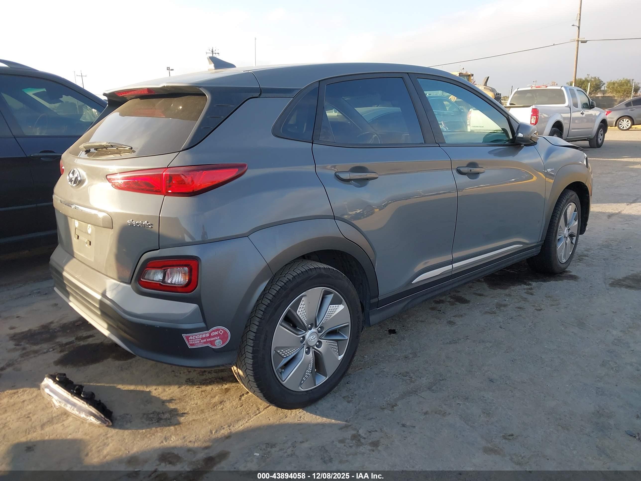 HYUNDAI KONA image 4