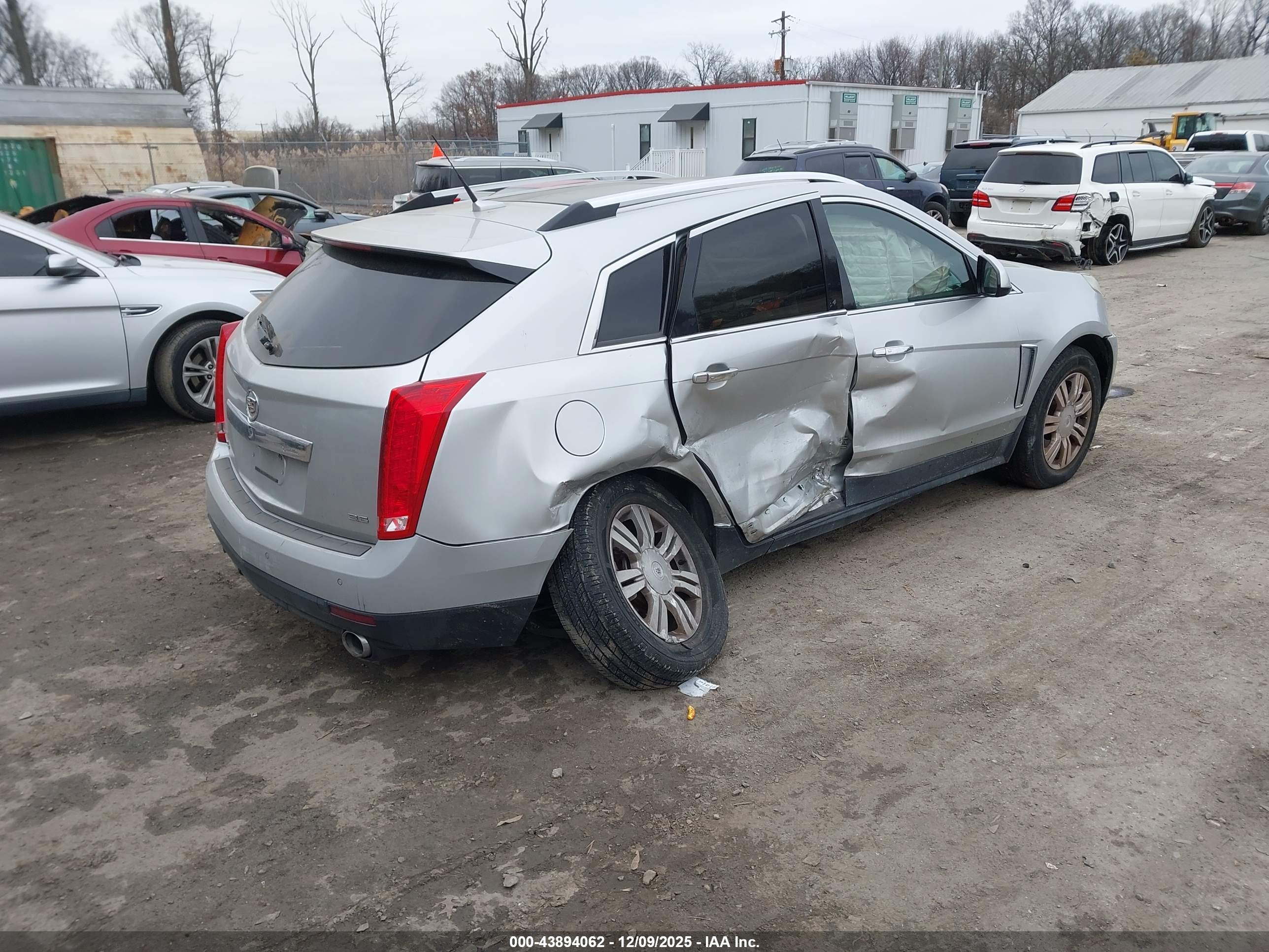 CADILLAC SRX image 4