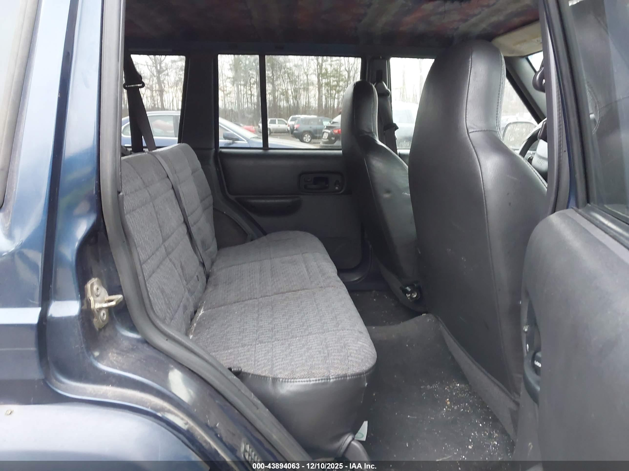 JEEP CHEROKEE image 8