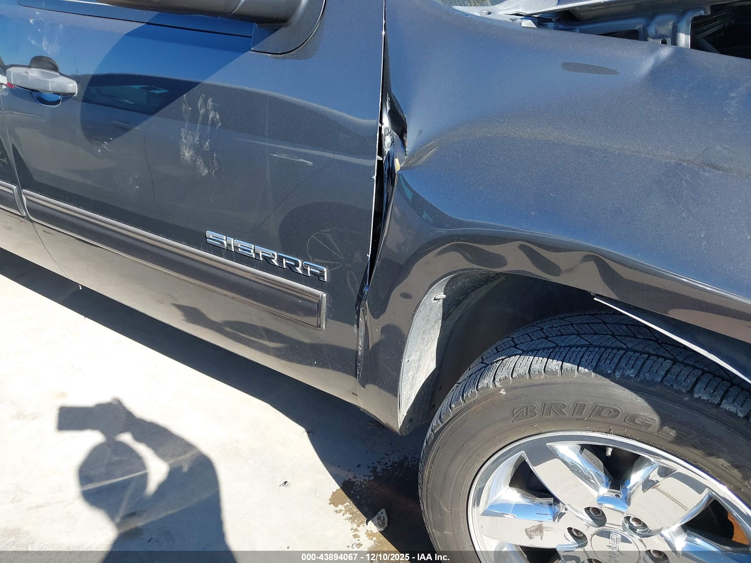 GMC SIERRA image 6