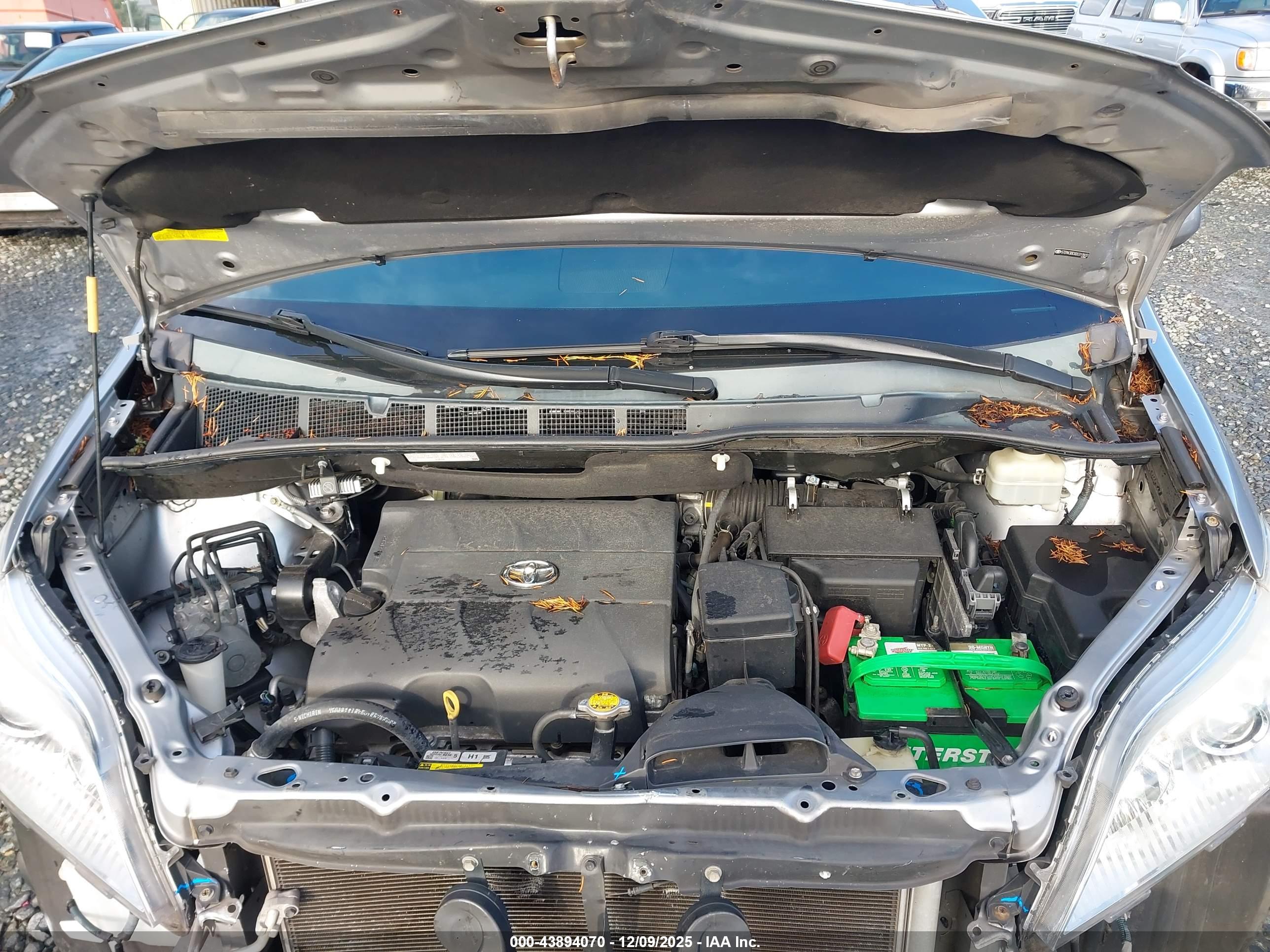 TOYOTA SIENNA image 10