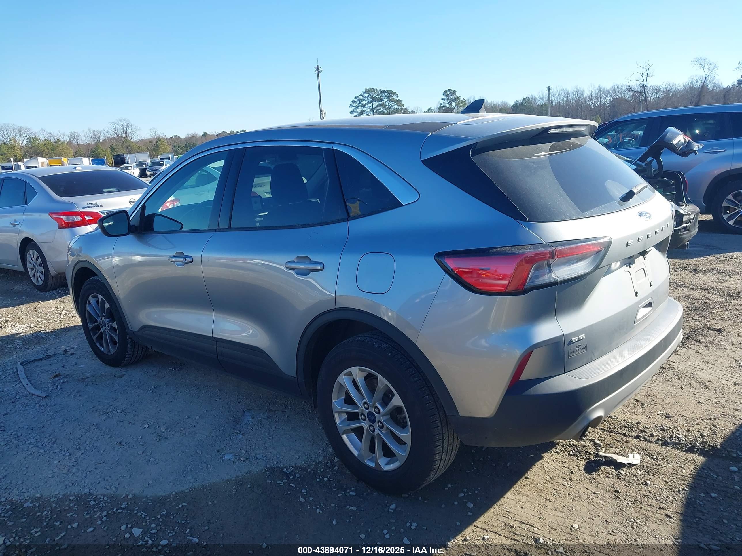 FORD ESCAPE image 3