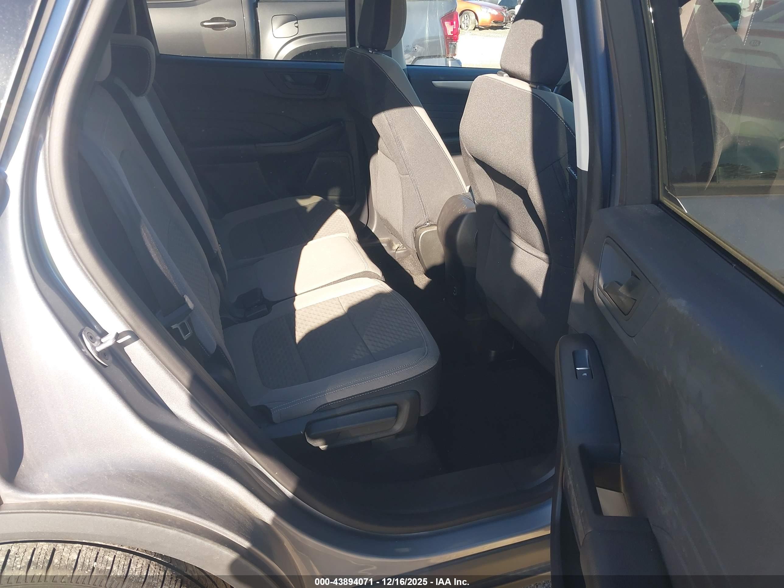 FORD ESCAPE image 8