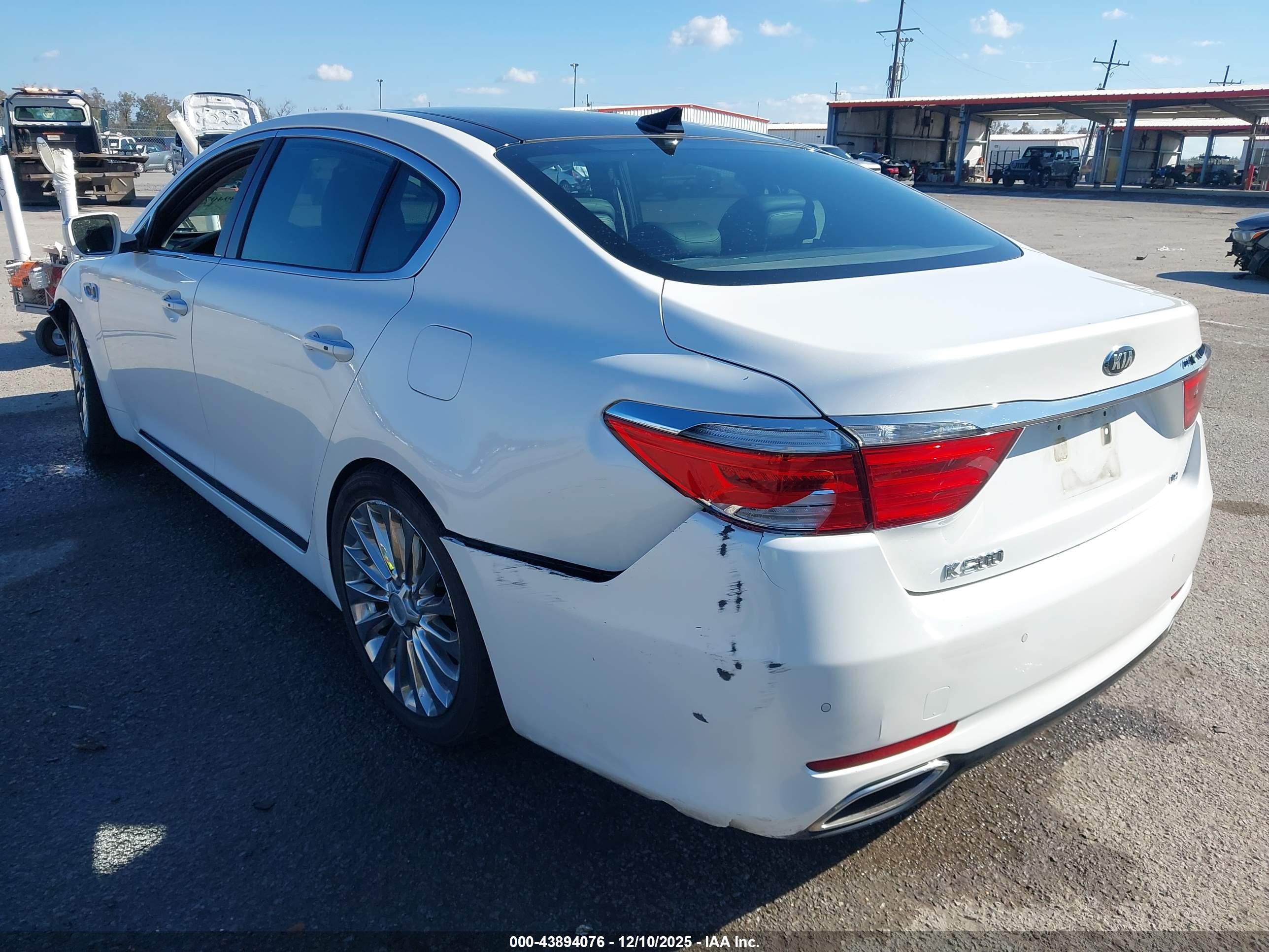 KIA K900 image 3