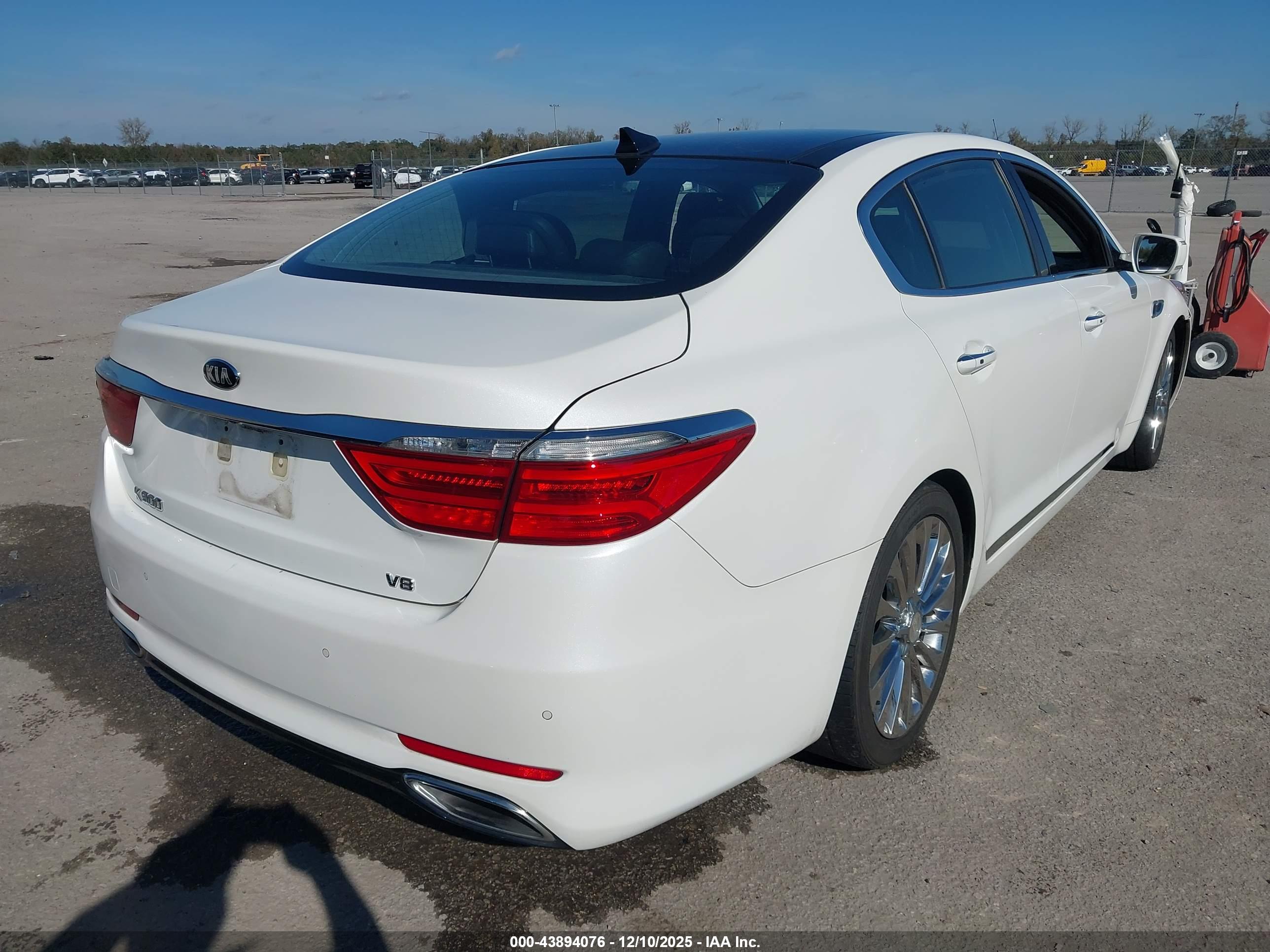 KIA K900 image 4