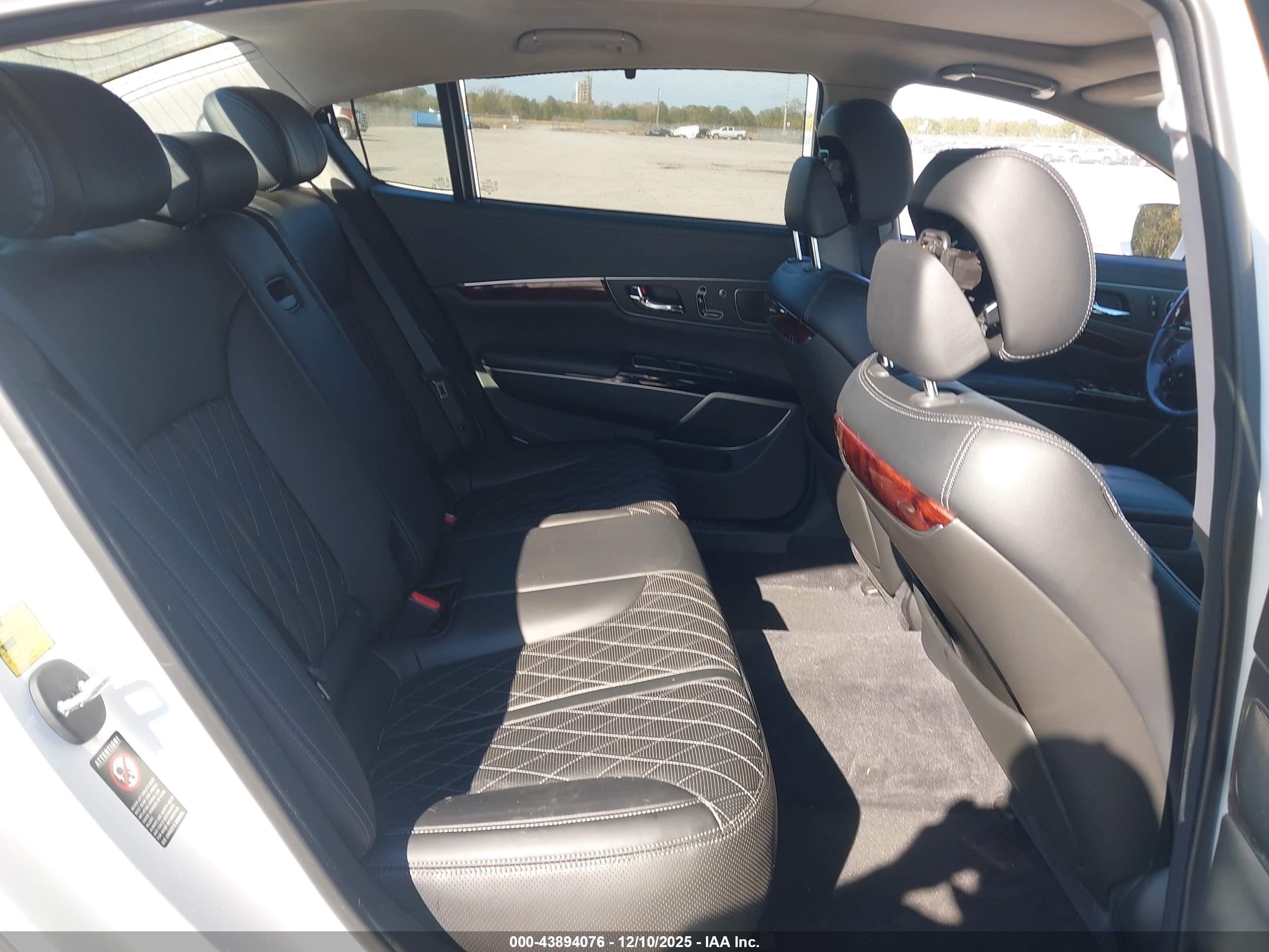 KIA K900 image 8