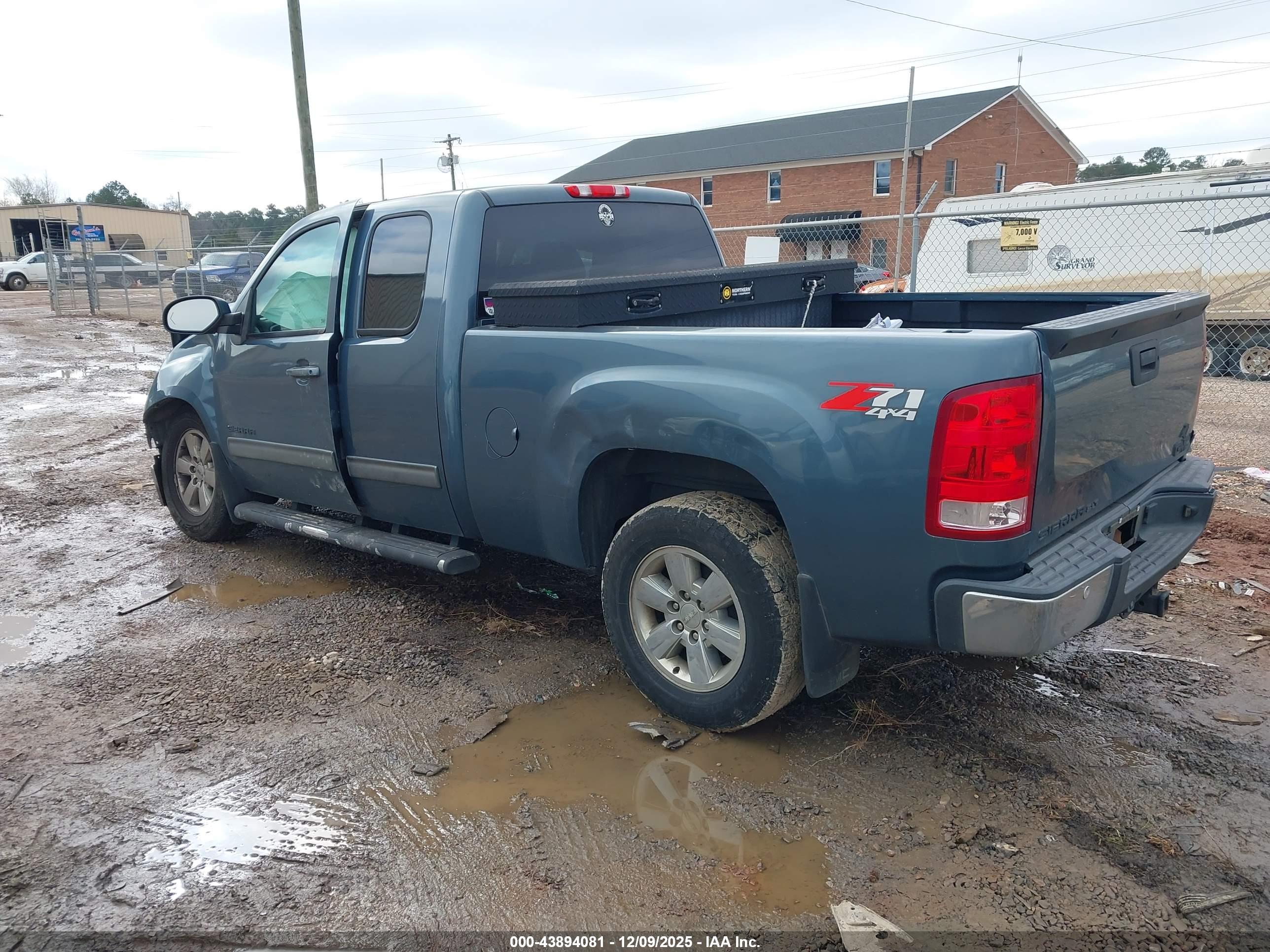 GMC SIERRA image 3