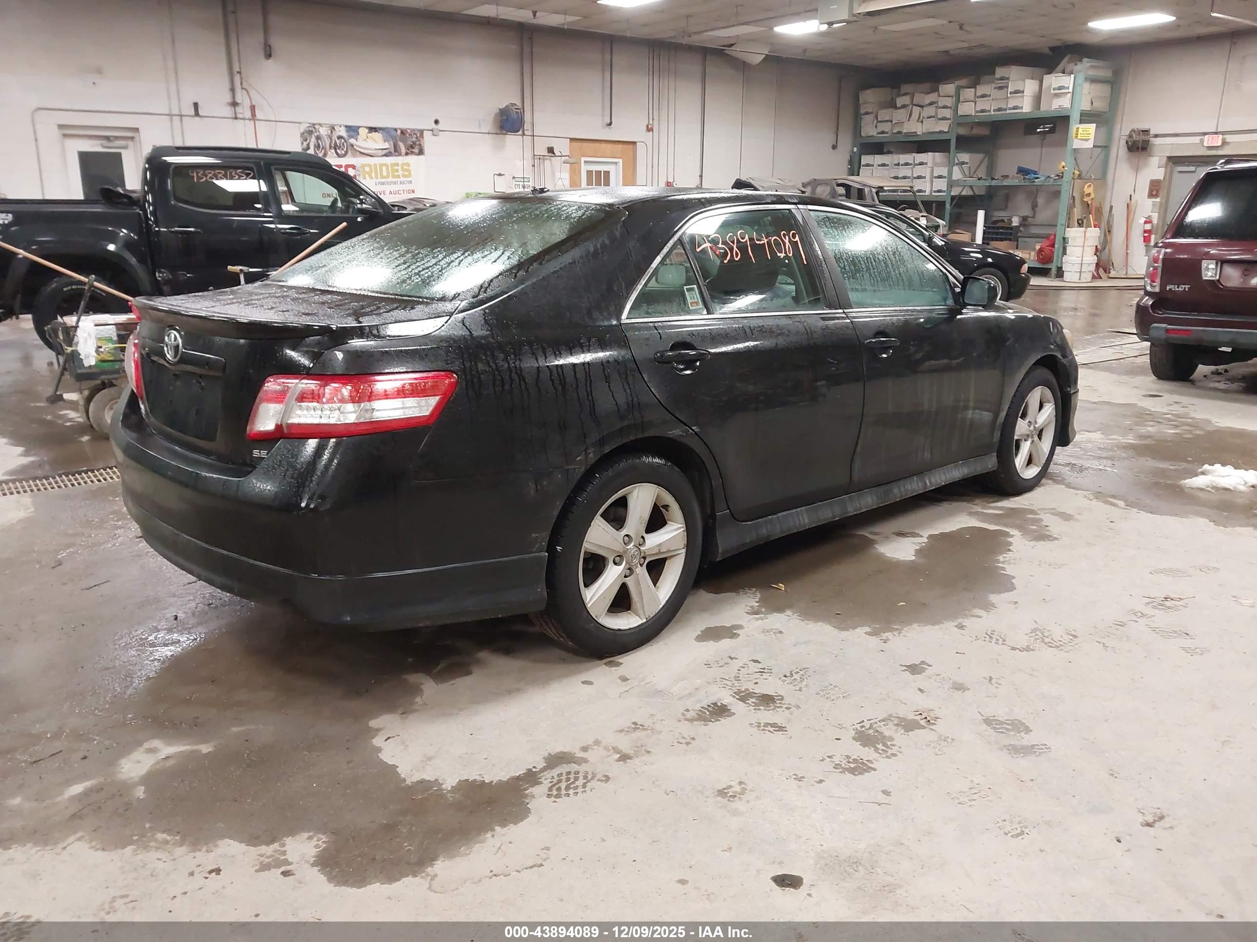 TOYOTA CAMRY image 4
