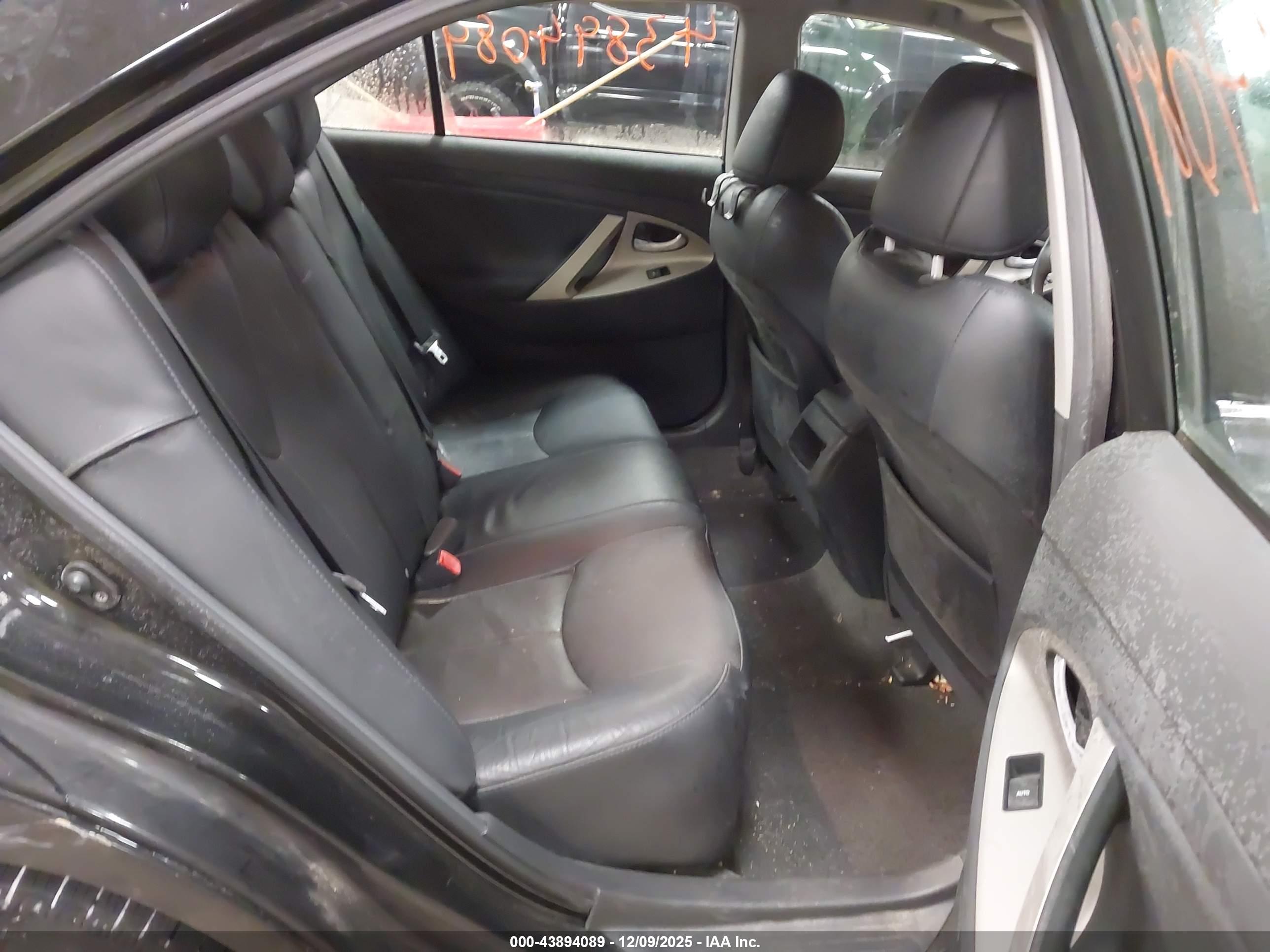 TOYOTA CAMRY image 8