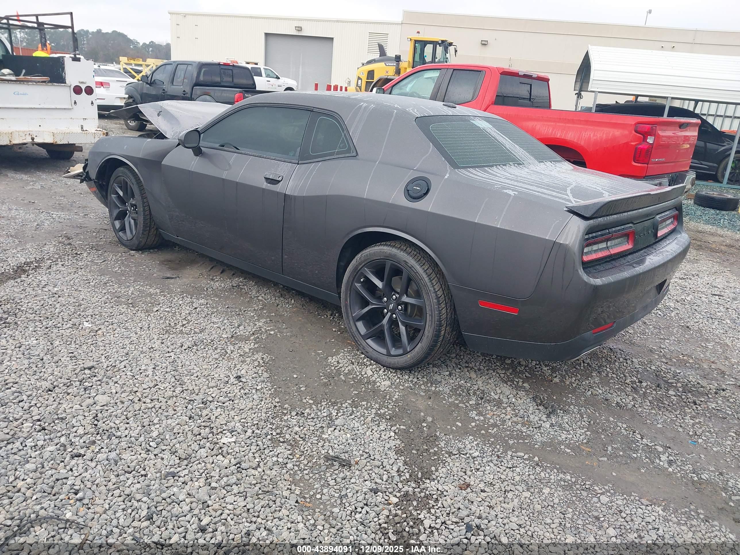DODGE CHALLENGER image 3