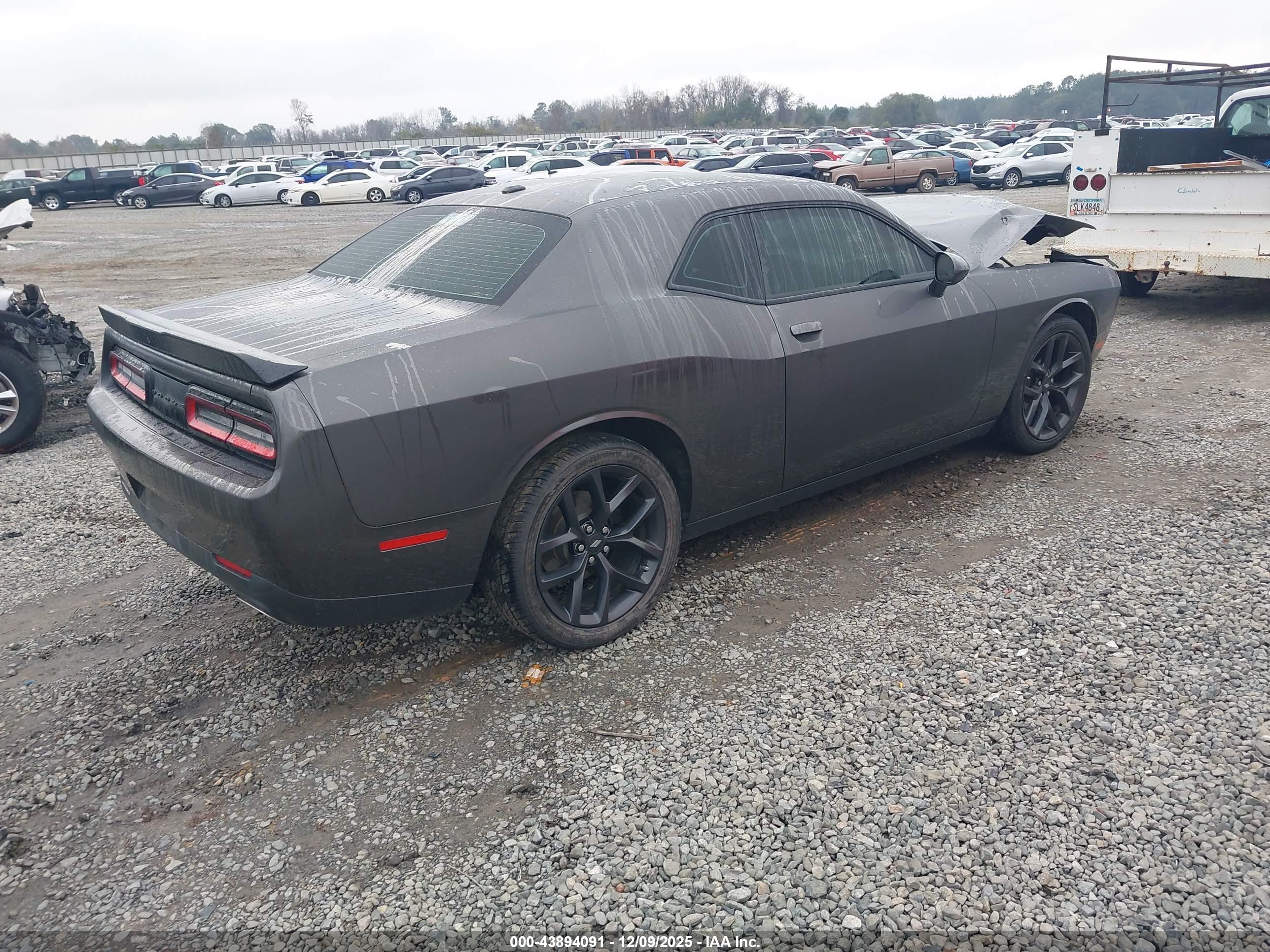 DODGE CHALLENGER image 4
