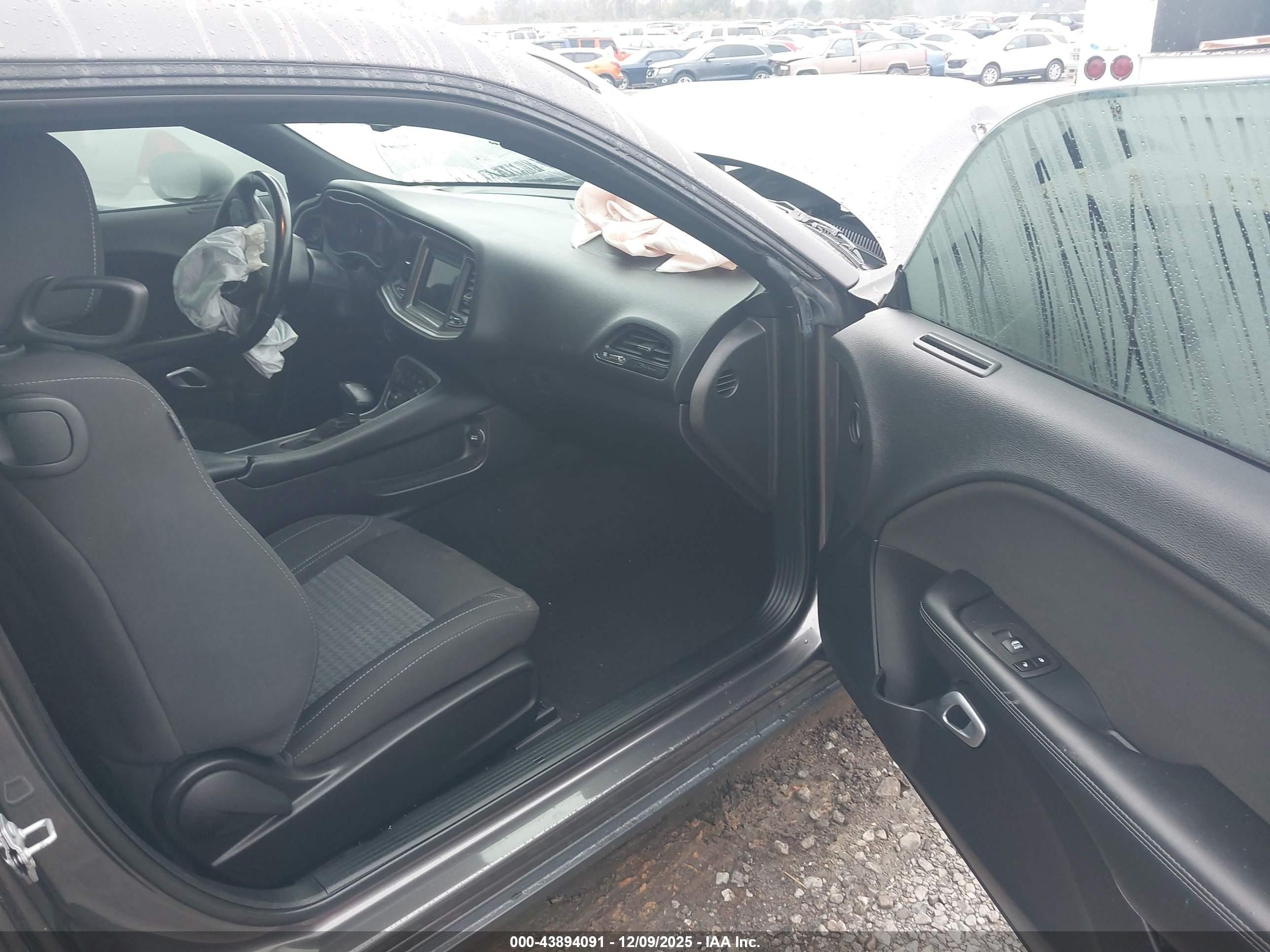 DODGE CHALLENGER image 5