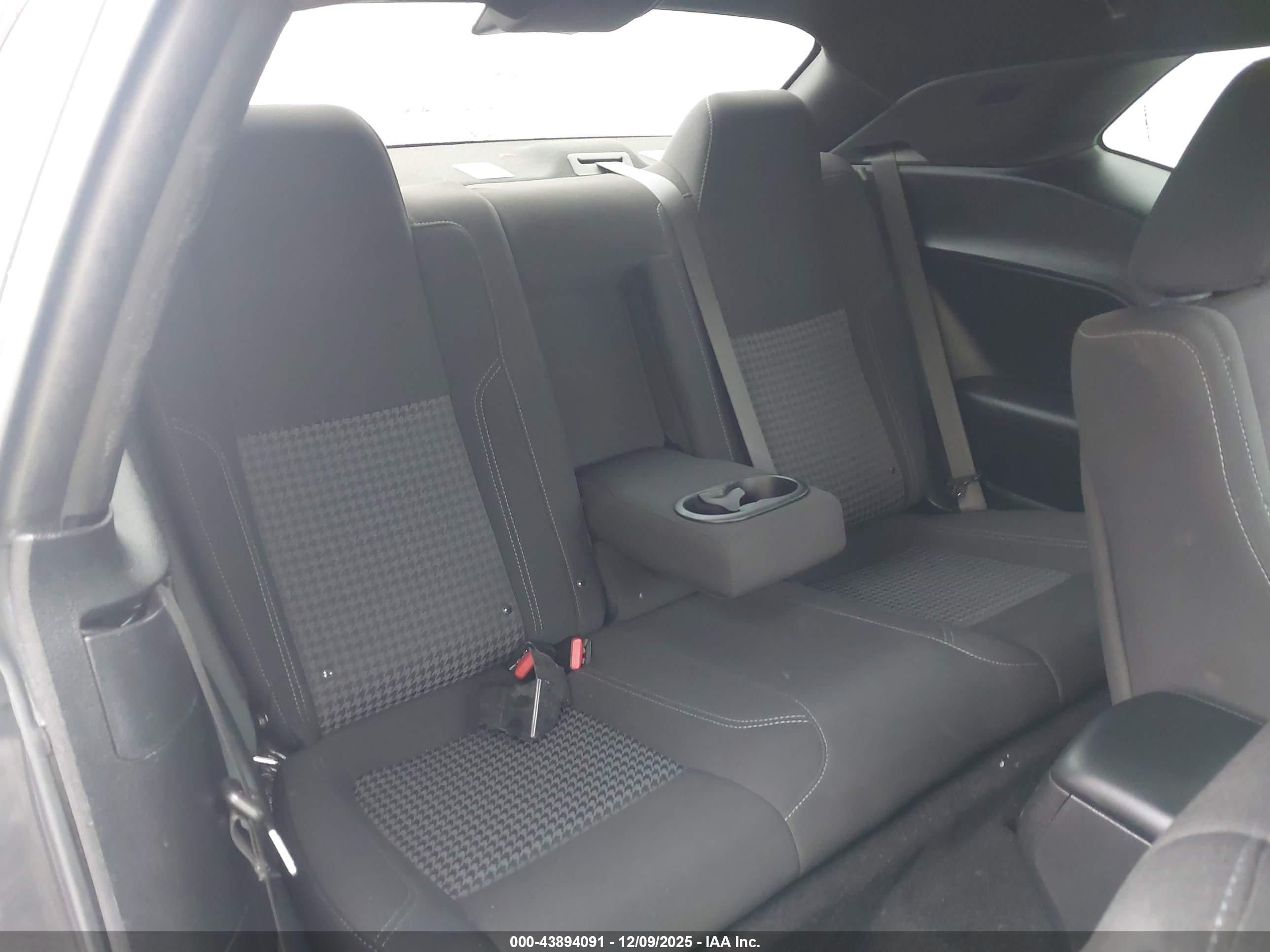 DODGE CHALLENGER image 8