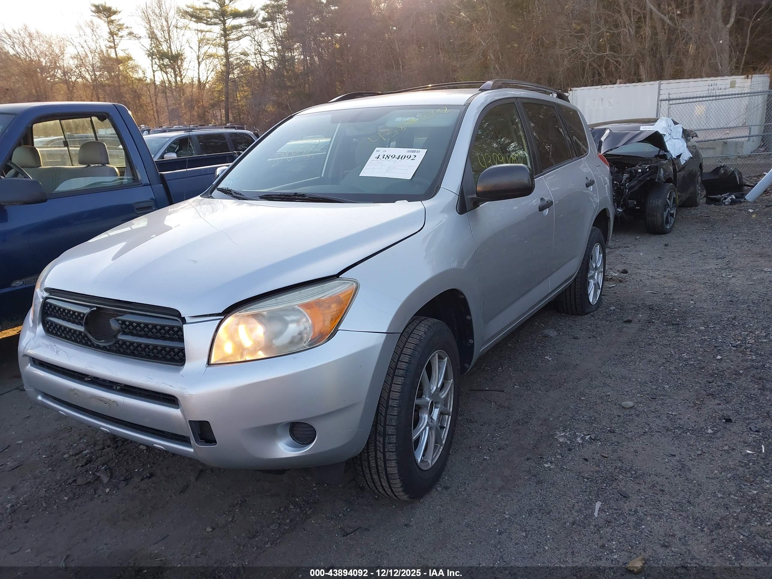TOYOTA RAV4 image 2