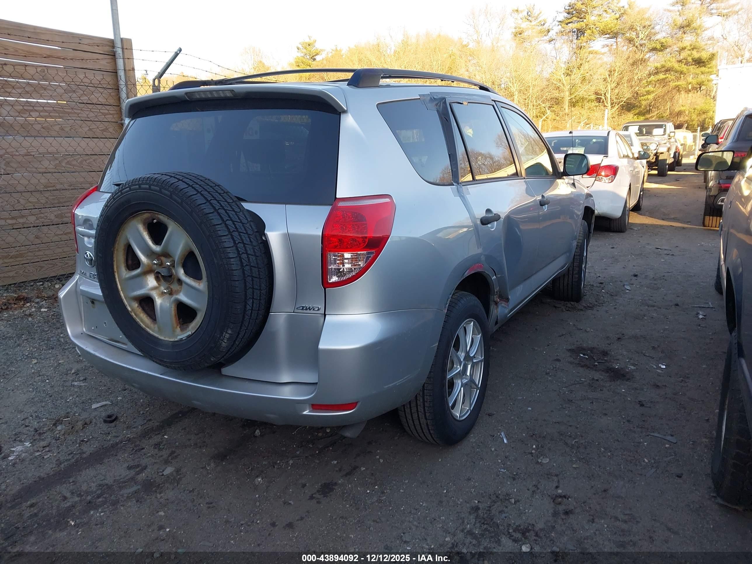 TOYOTA RAV4 image 4