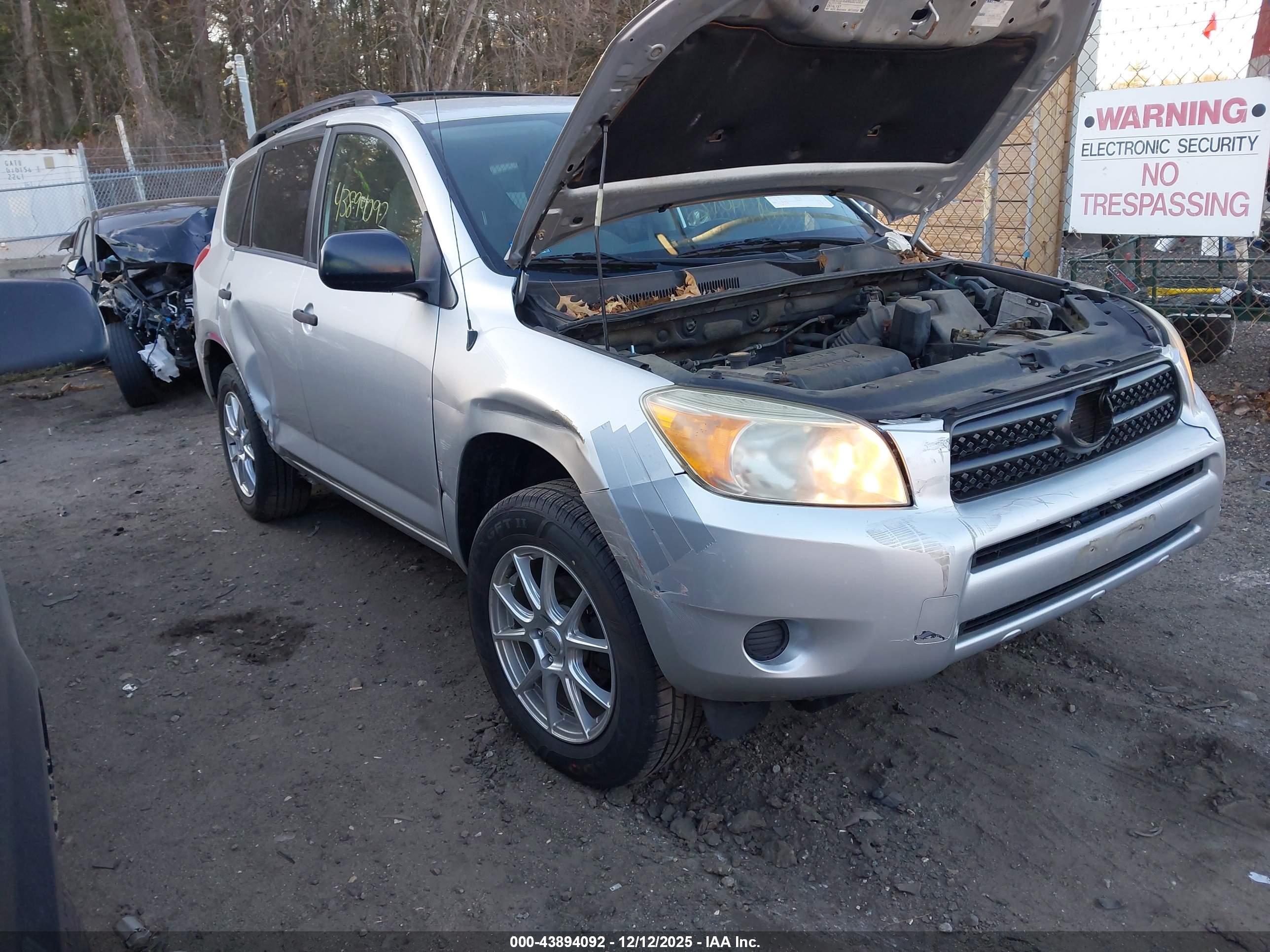TOYOTA RAV4 image 6