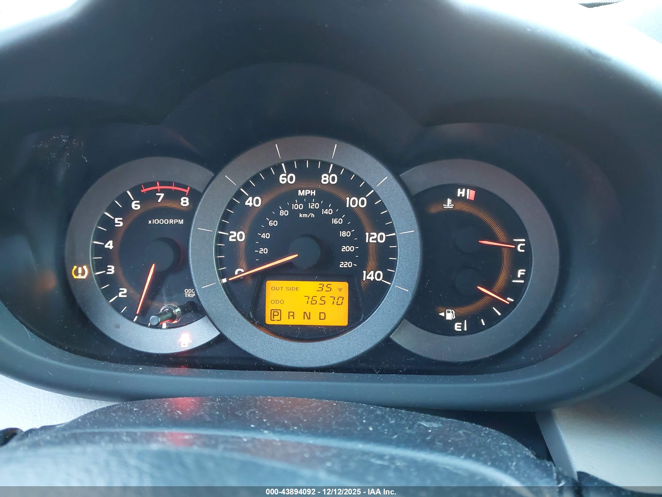 TOYOTA RAV4 image 7