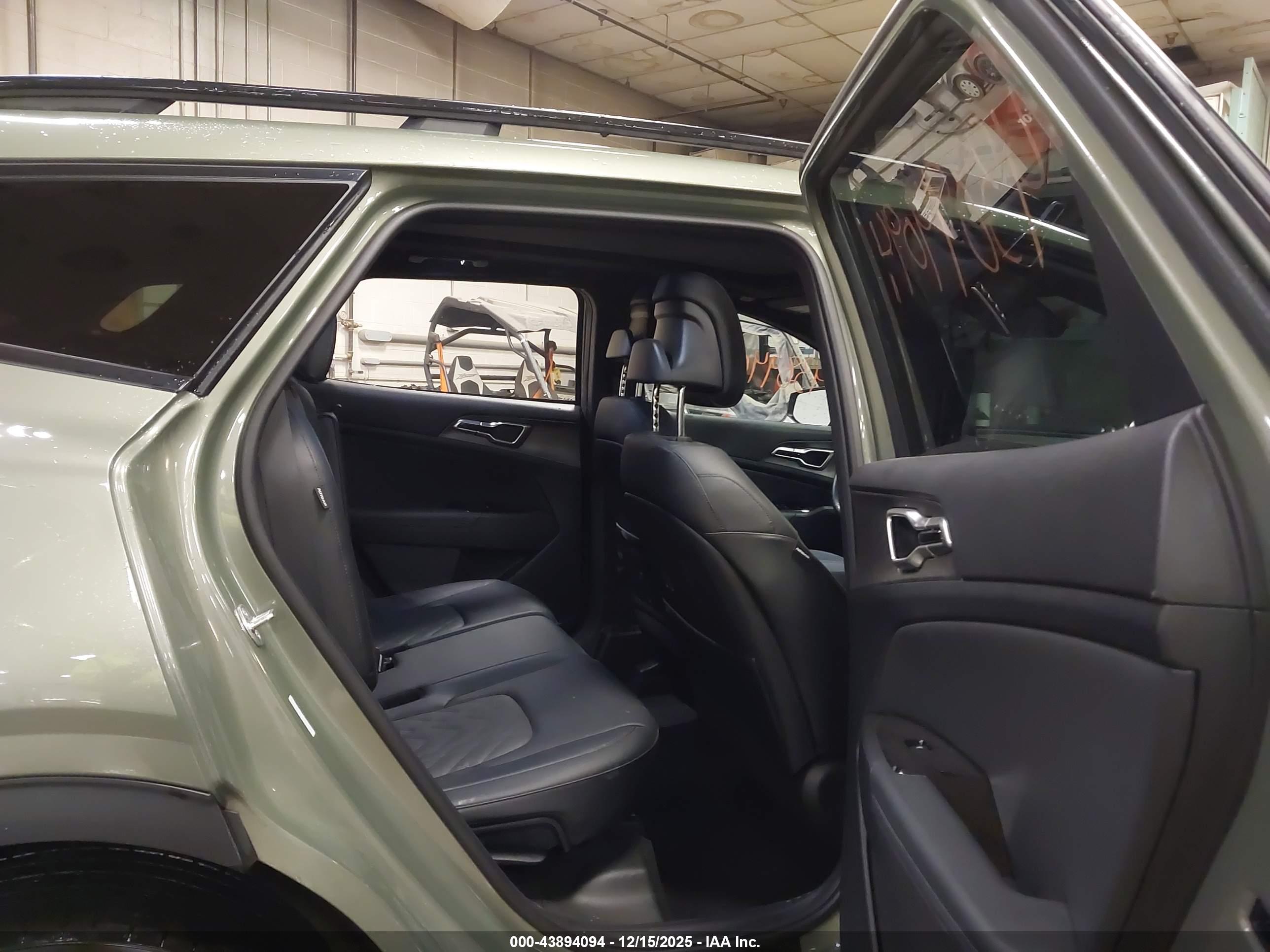 KIA SPORTAGE image 8