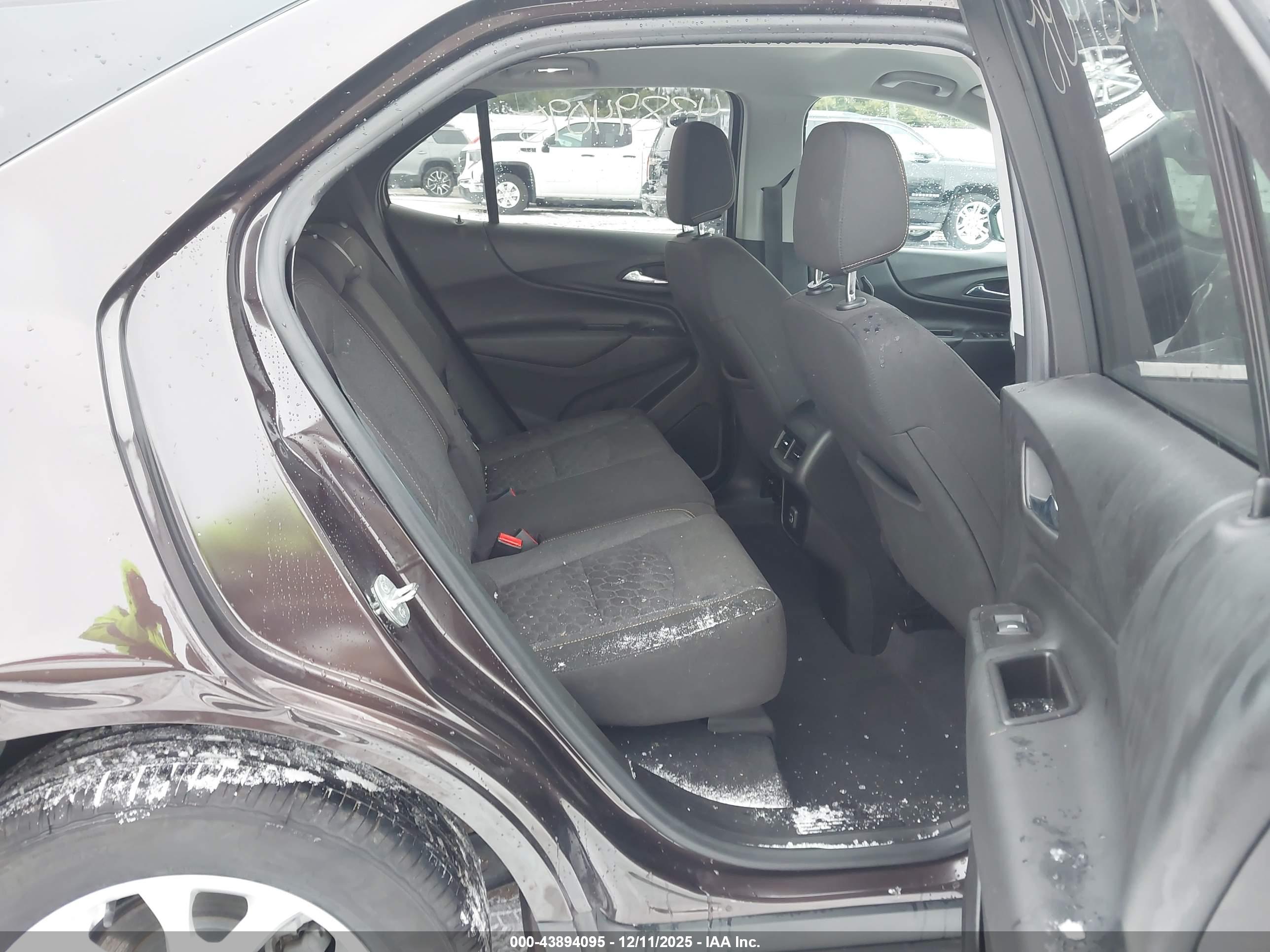 CHEVROLET EQUINOX image 8