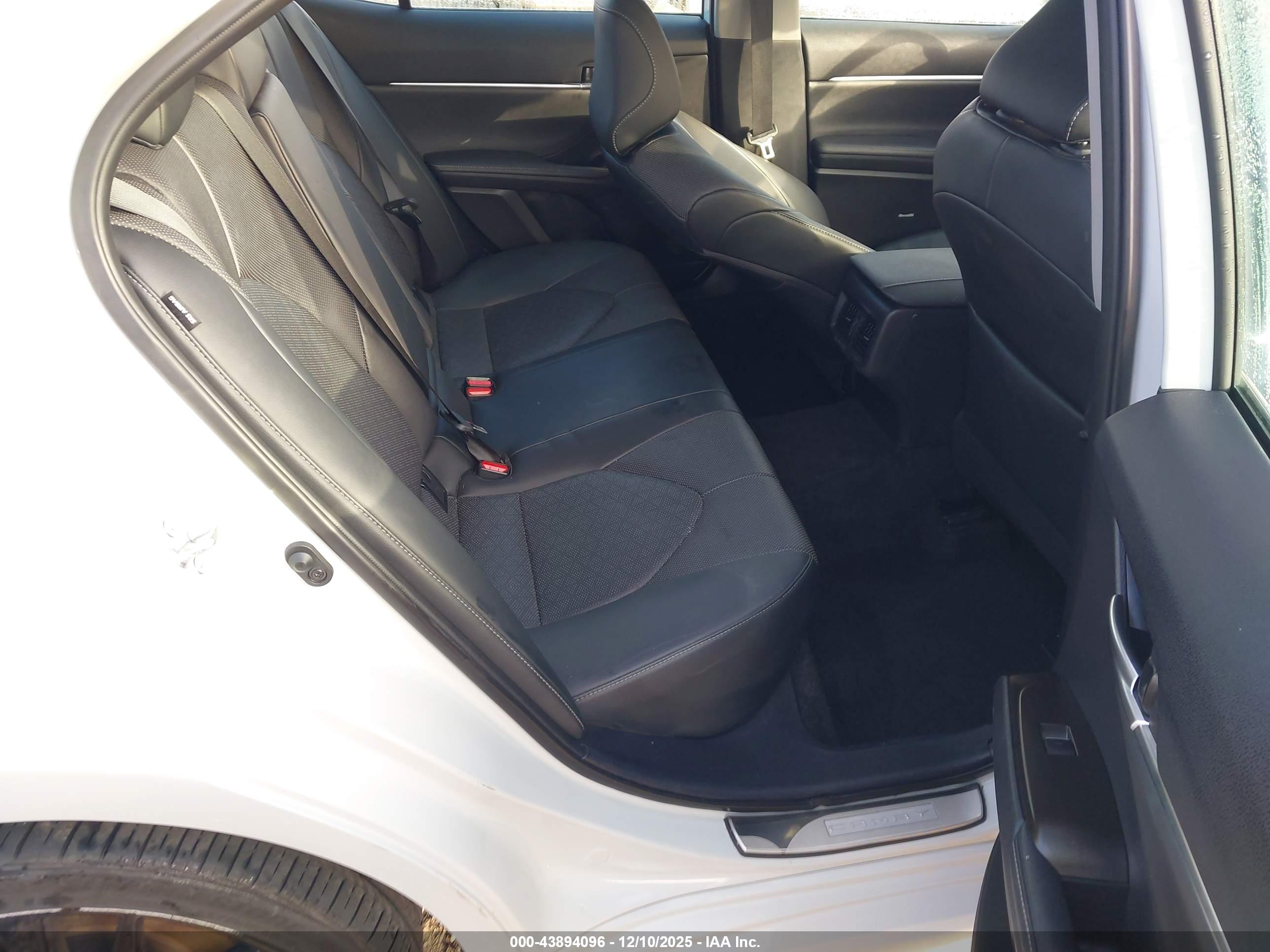 TOYOTA CAMRY image 8