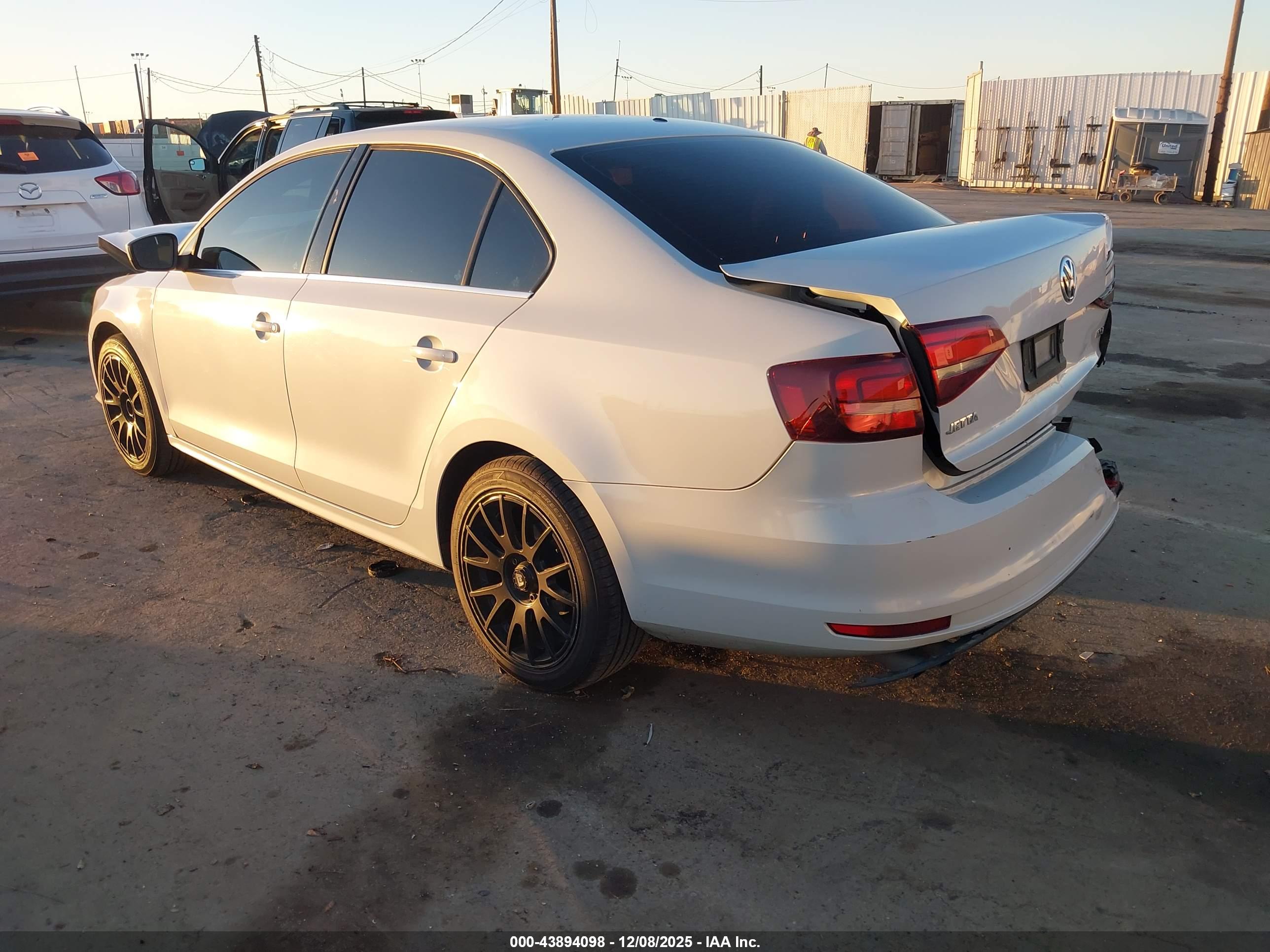 VOLKSWAGEN JETTA image 3