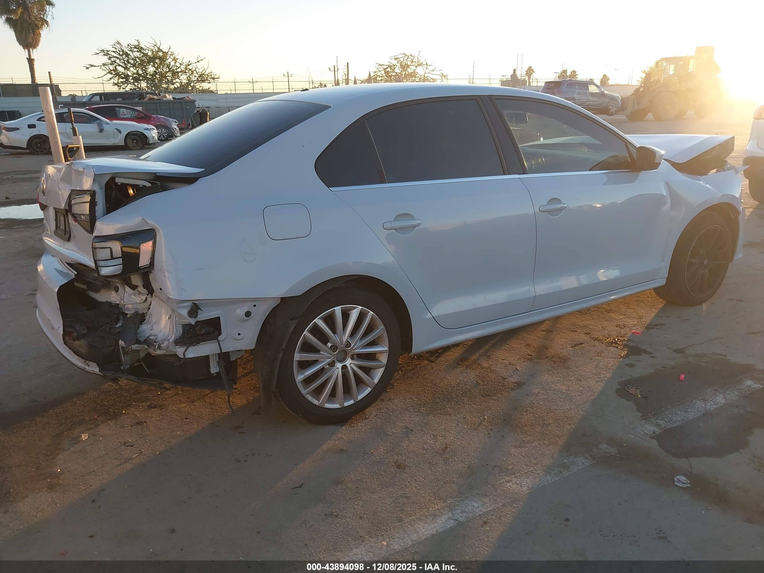 VOLKSWAGEN JETTA image 4