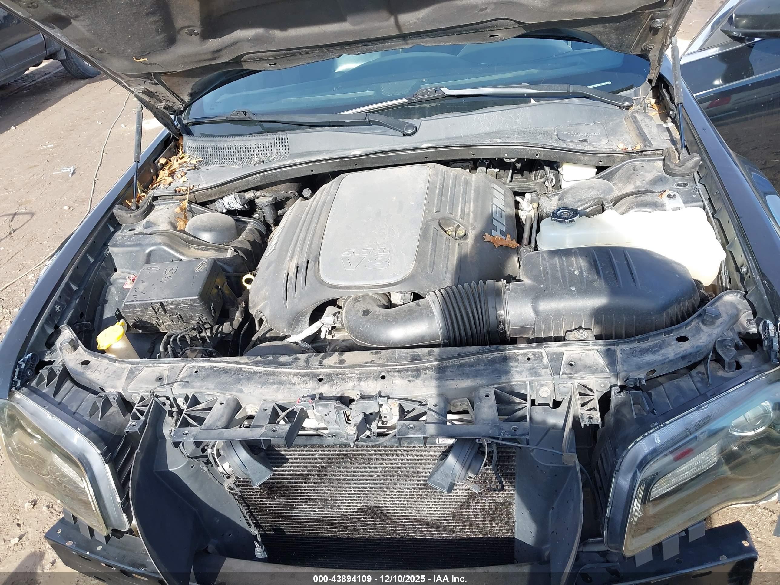 CHRYSLER 300 image 10