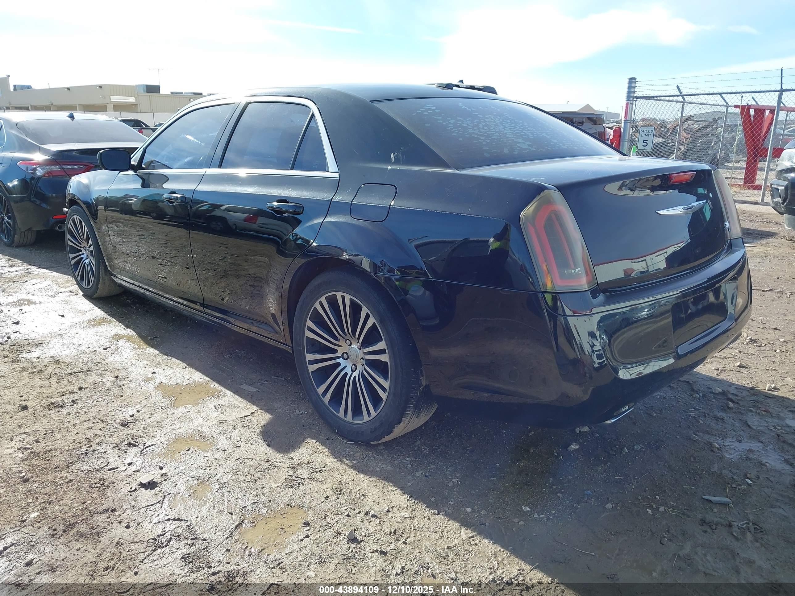 CHRYSLER 300 image 3