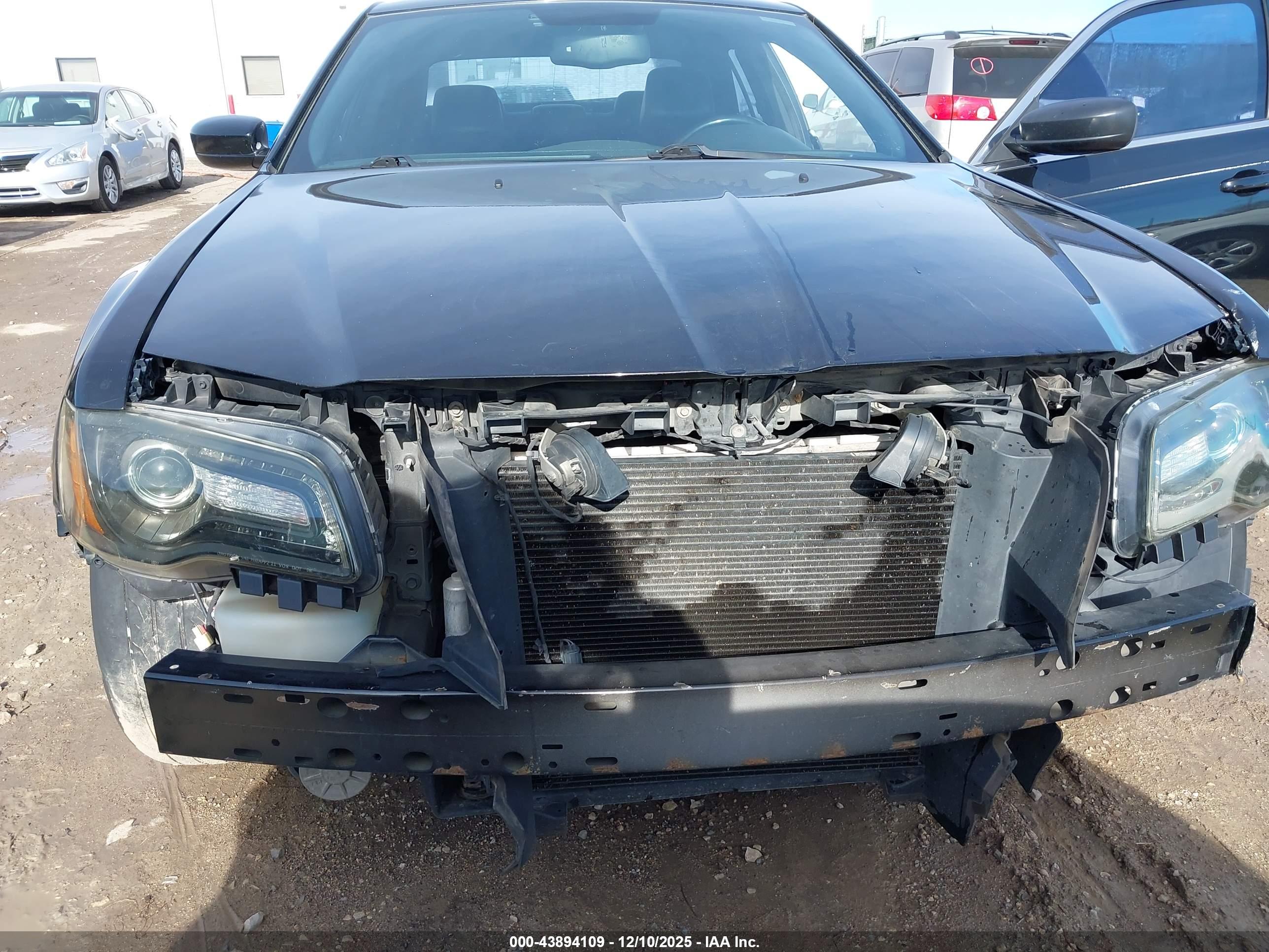CHRYSLER 300 image 6