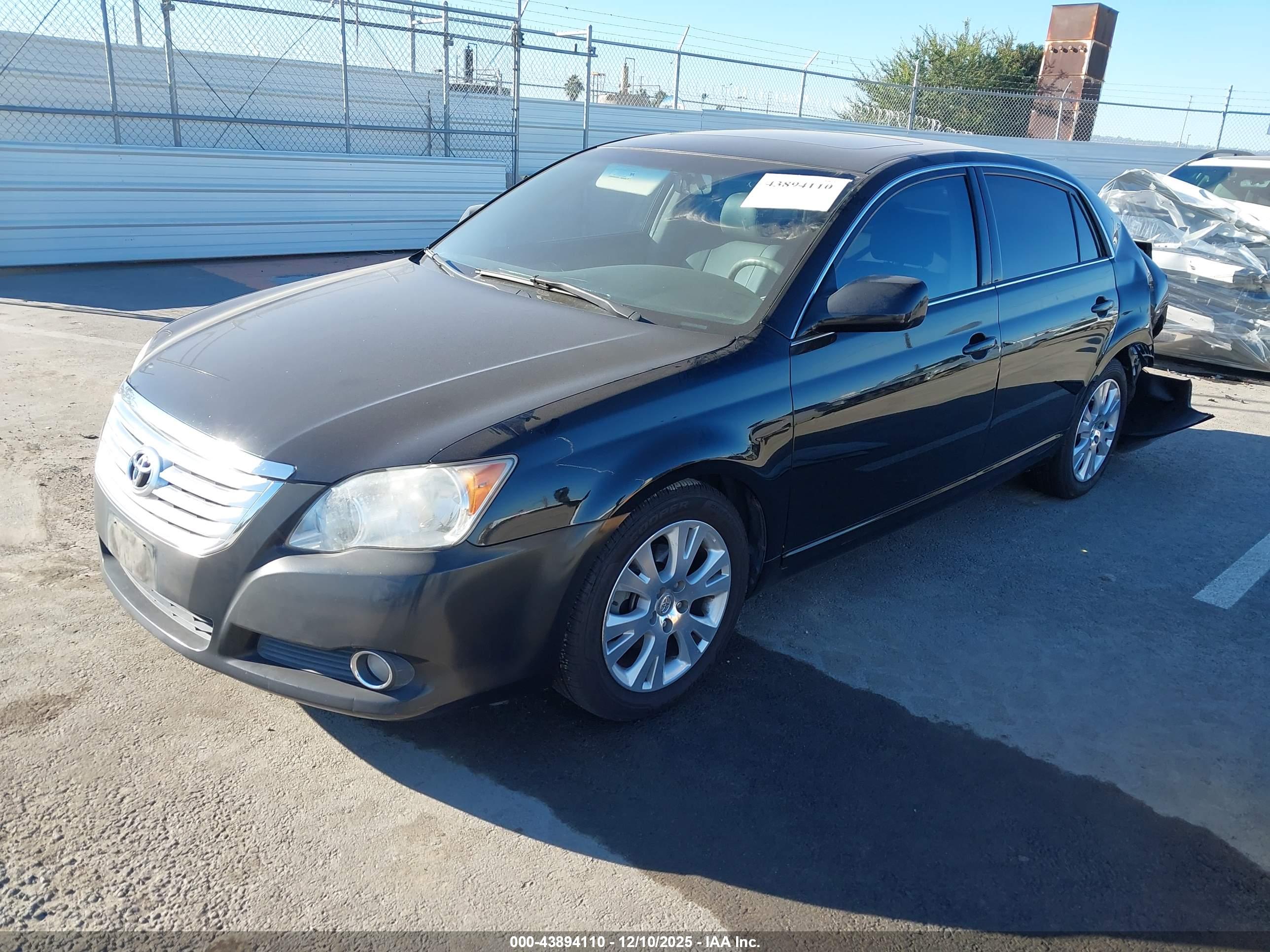 TOYOTA AVALON image 2