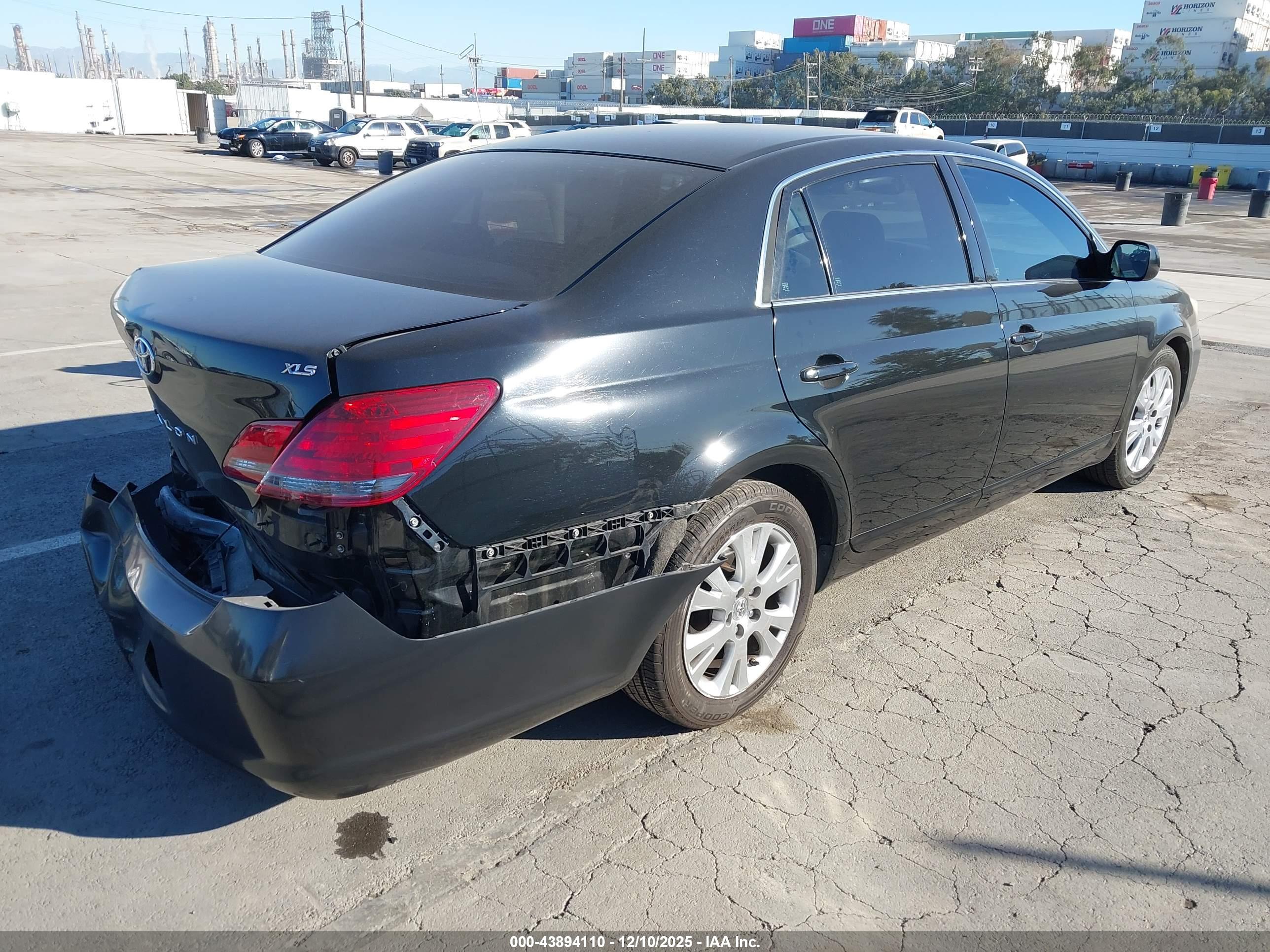 TOYOTA AVALON image 4