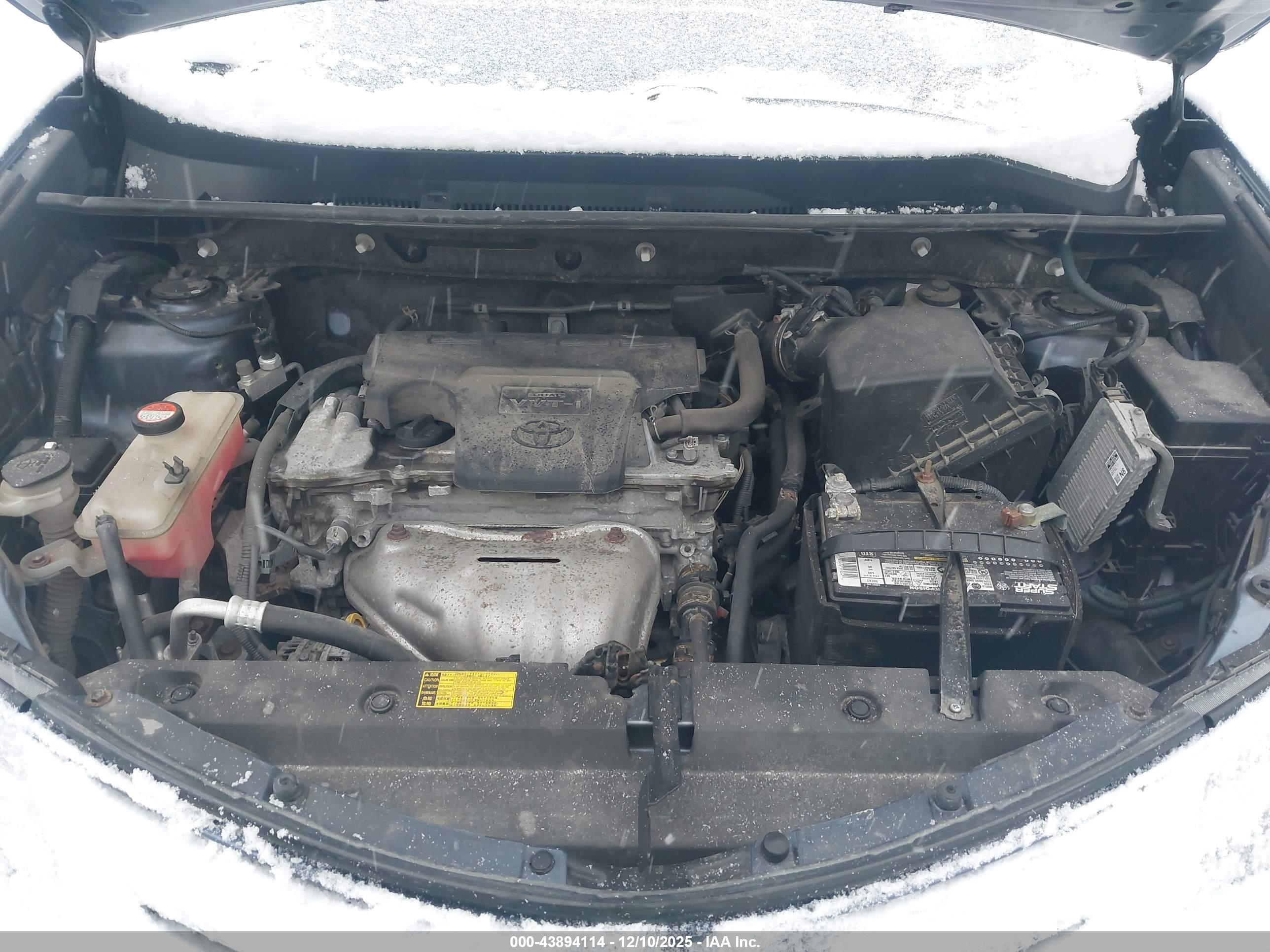 TOYOTA RAV4 image 10