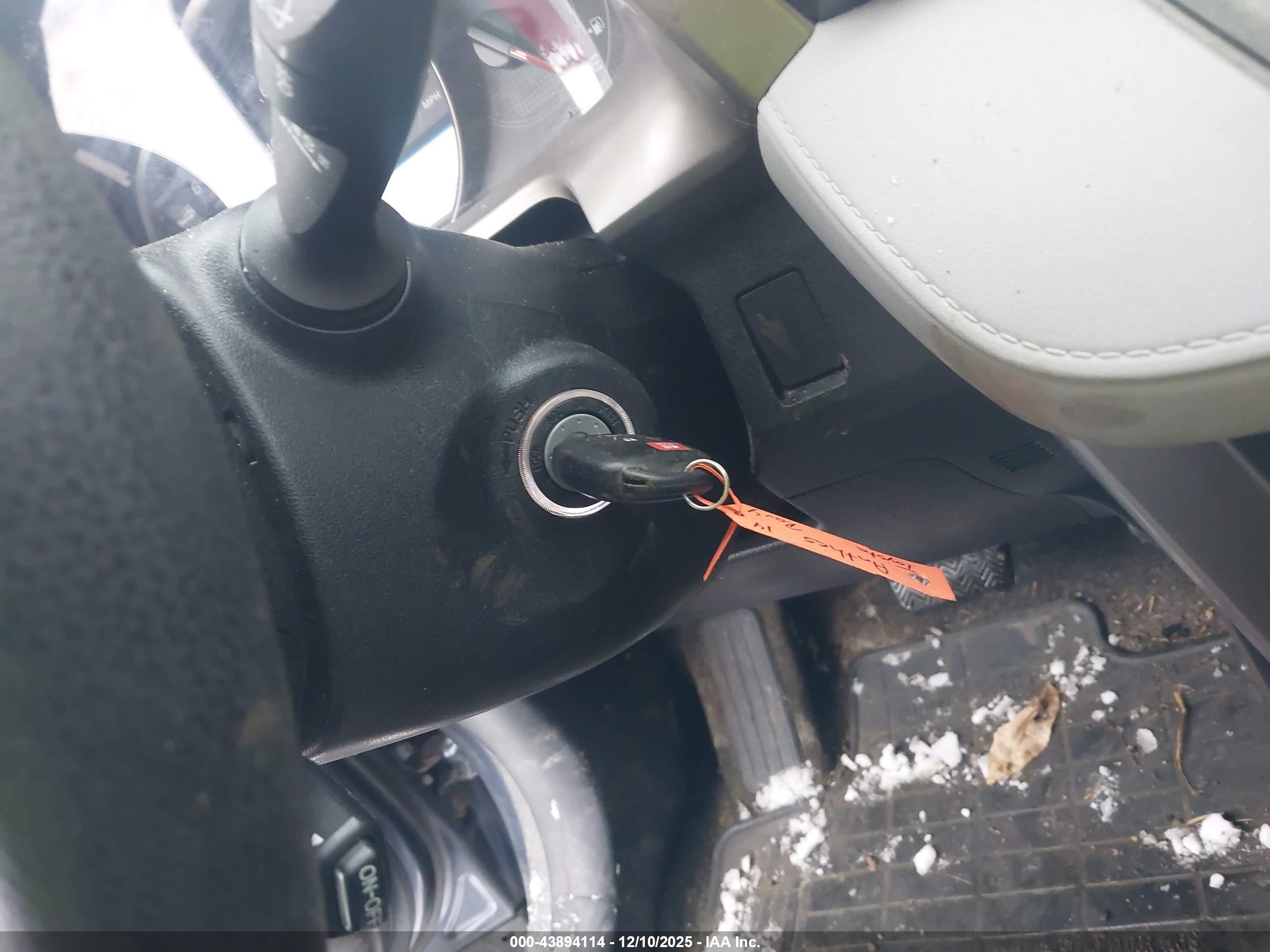 TOYOTA RAV4 image 11