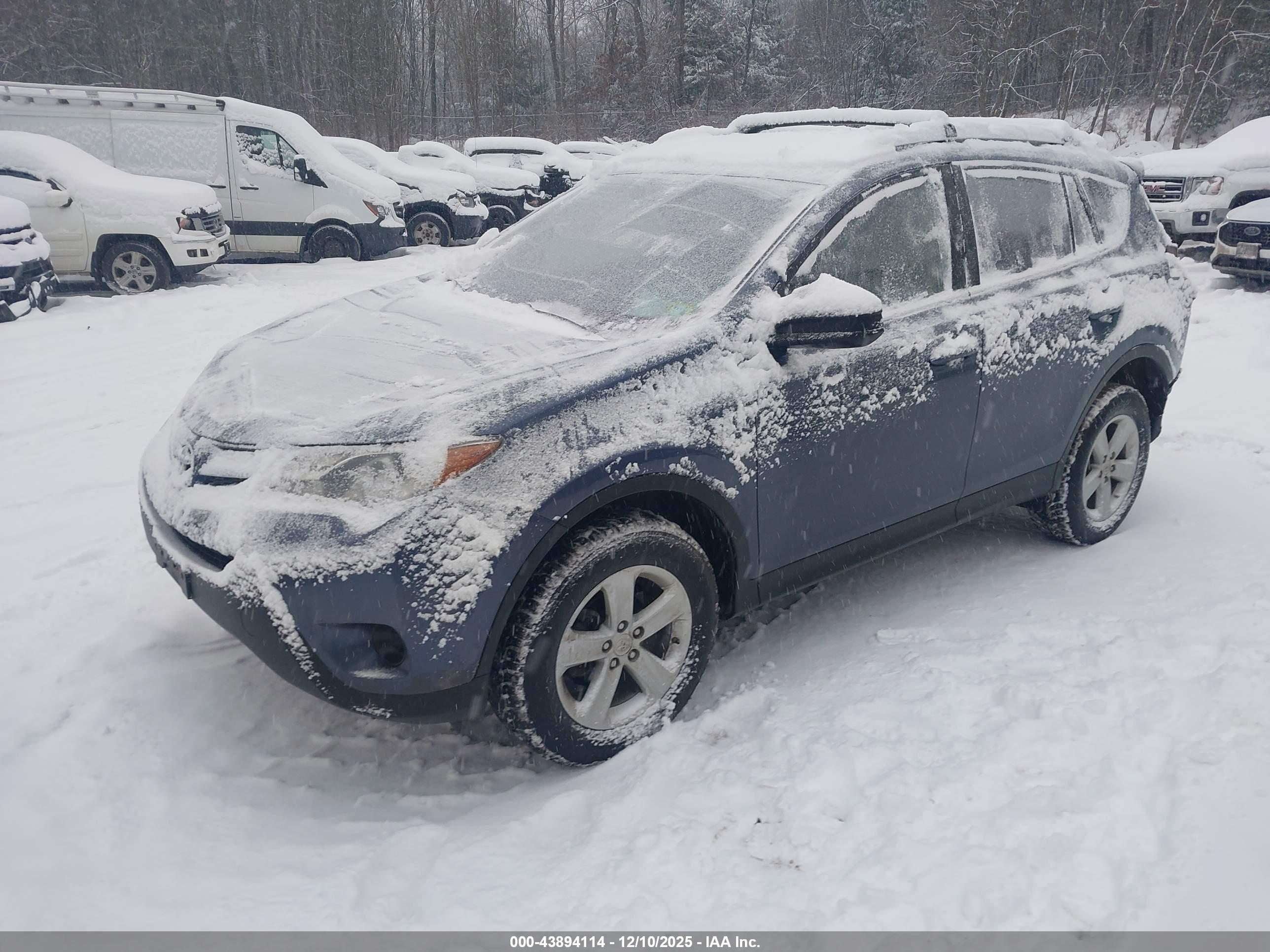 TOYOTA RAV4 image 2