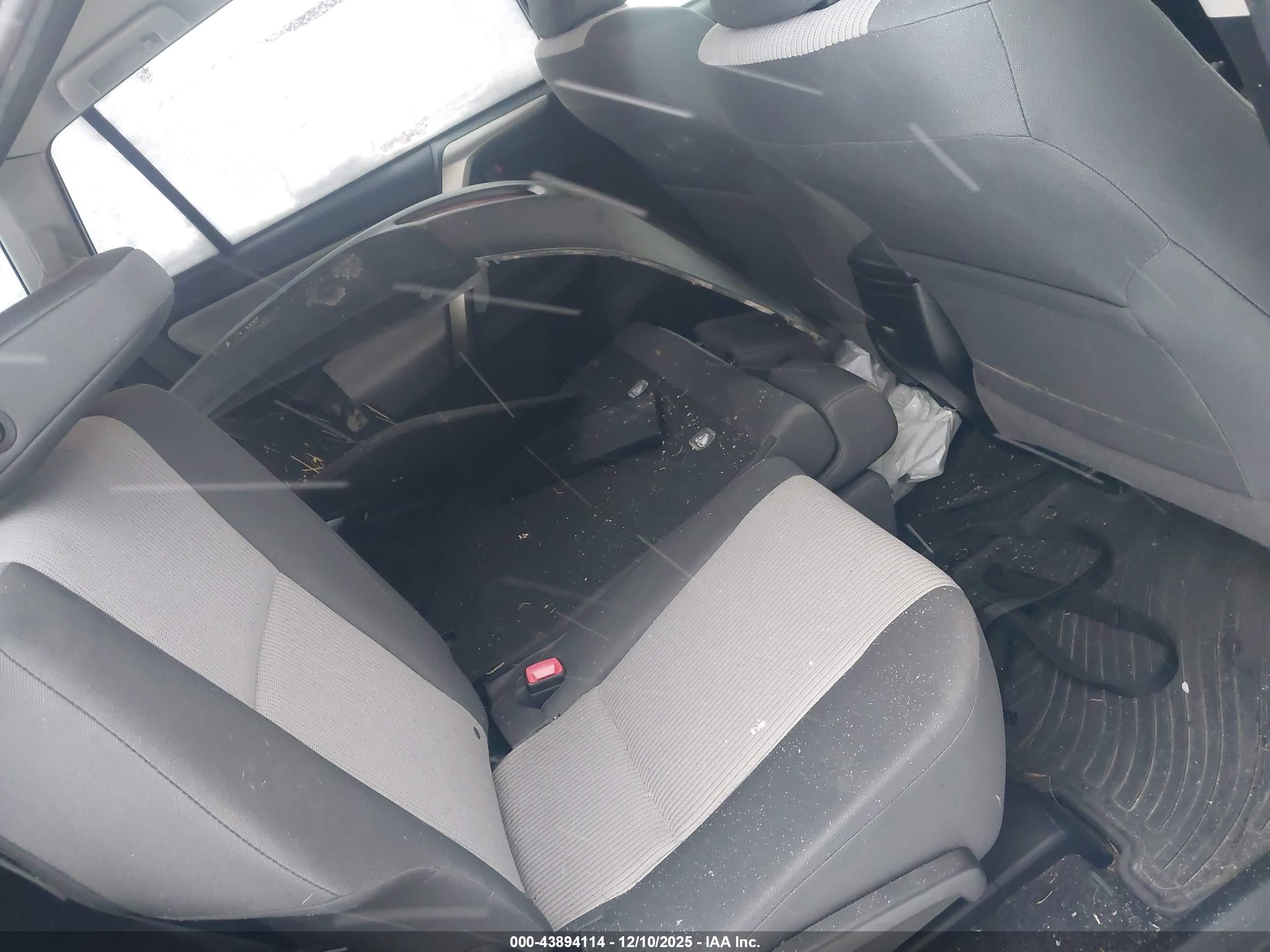 TOYOTA RAV4 image 8