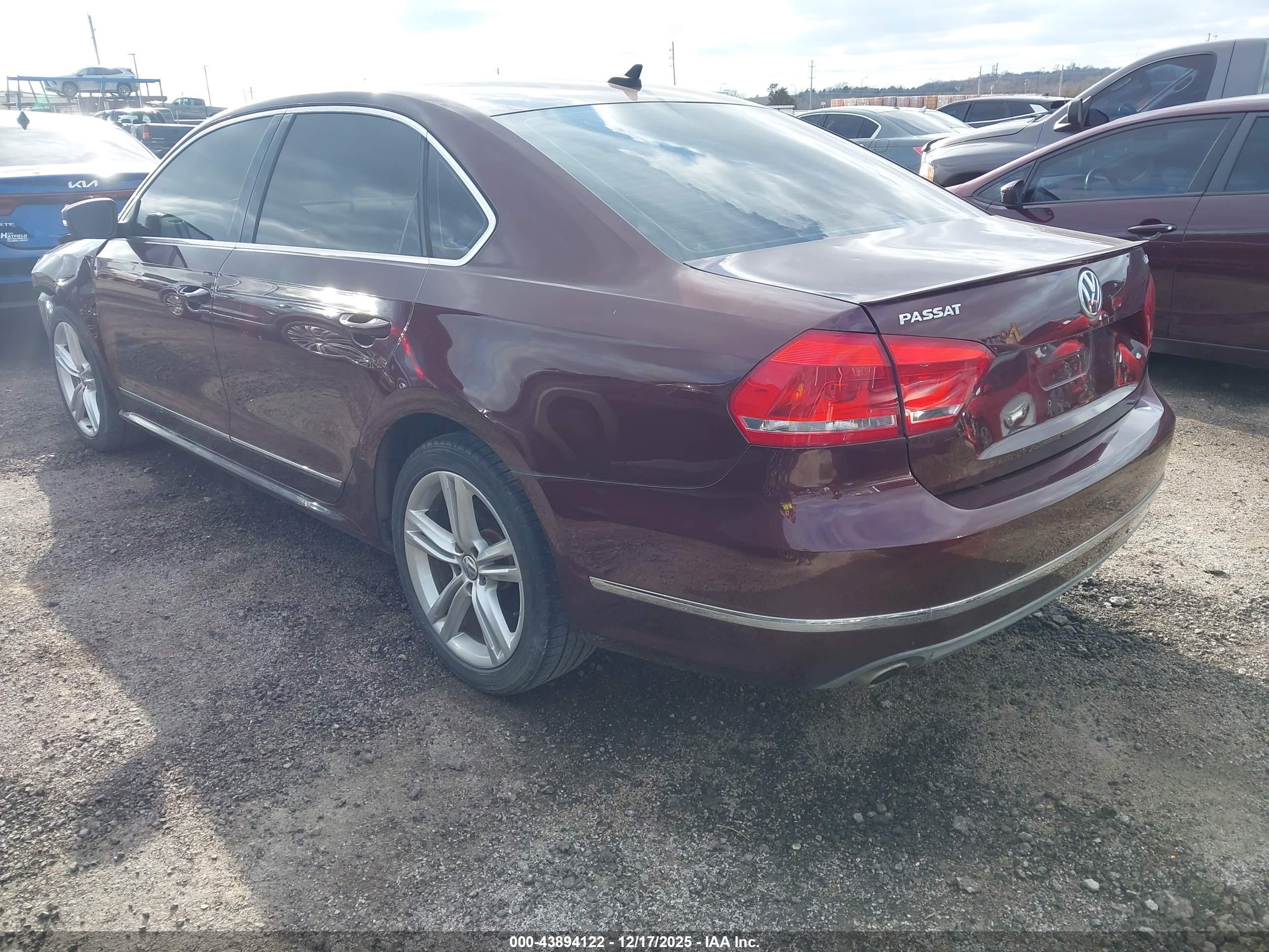 VOLKSWAGEN PASSAT image 3