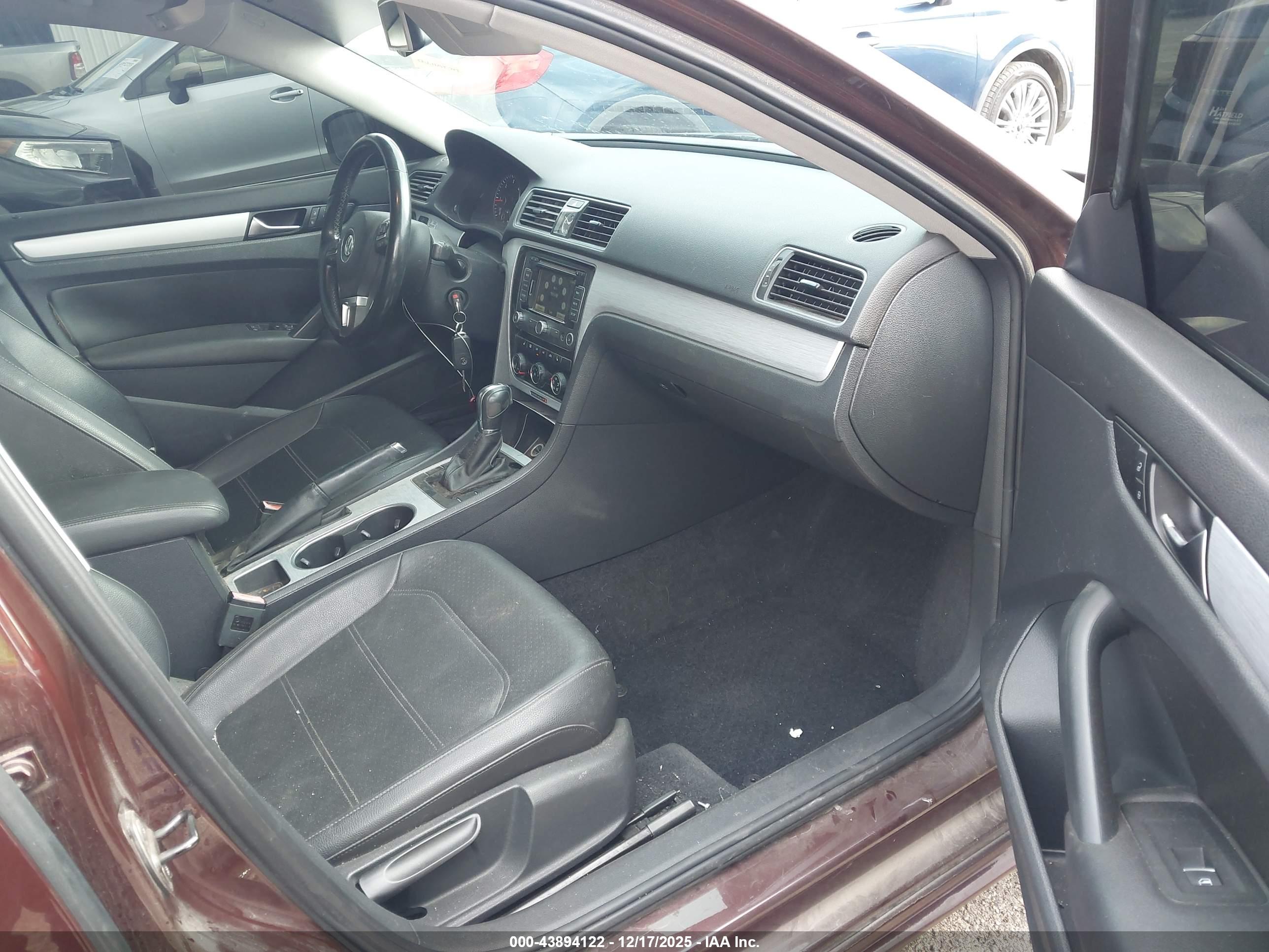 VOLKSWAGEN PASSAT image 5